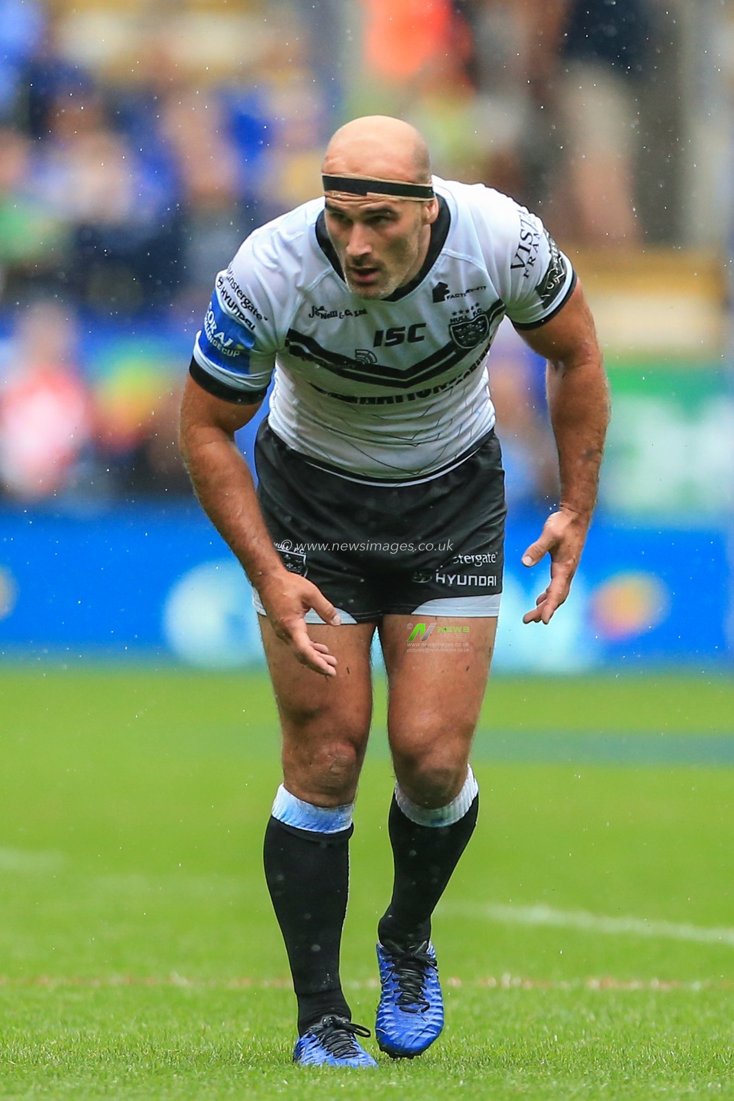 27th July 2019 , University of Bolton Stadium, Bolton, England; 2019 Coral Challenge Cup Semi-Final, Warrington Wolves vs Hull FC ; Danny Houghton (9) of Hull FC in action during the game 


Credit: Mark Cosgrove/News Images