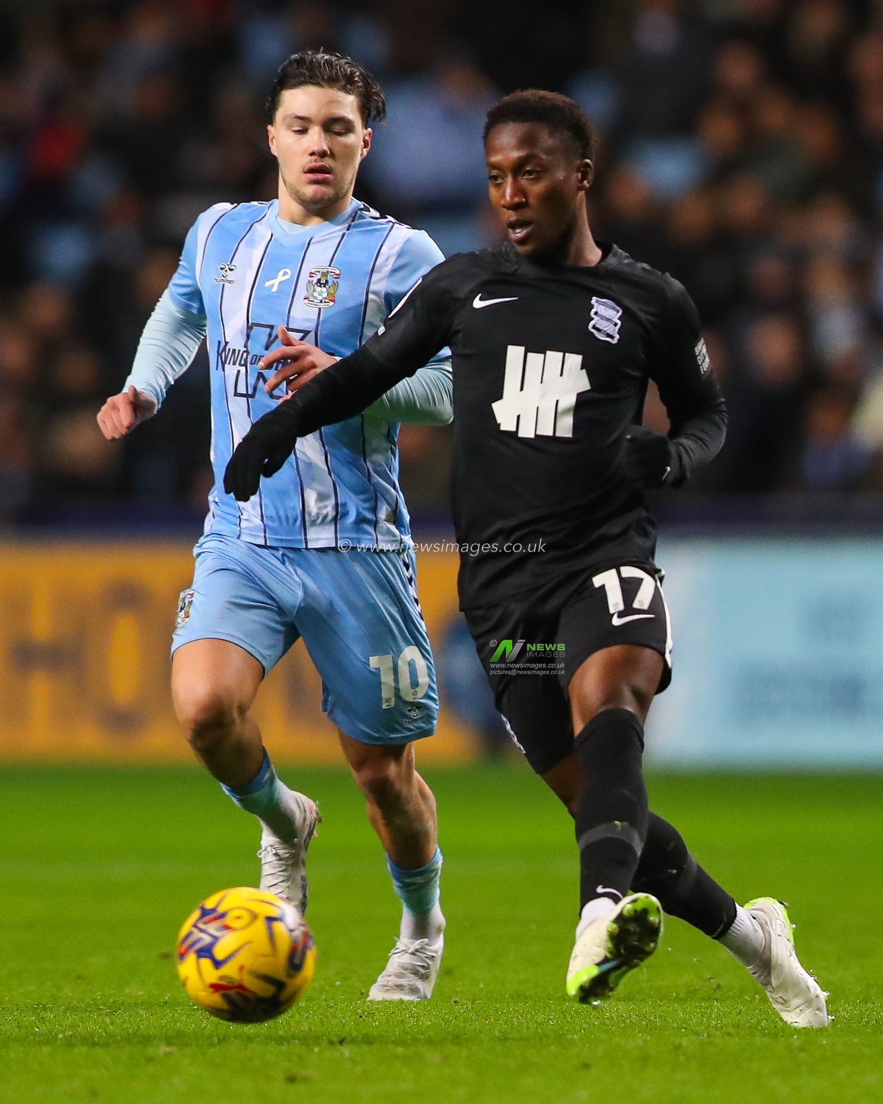 Siriki DembÃ©lÃ© #17 of Birmingham City passes the ball during the Sky Bet Championship match Coventry City vs Birmingham City at Coventry Building Society Arena, Coventry, United Kingdom, 8th December 2023

(Photo by Gareth Evans/News Images)