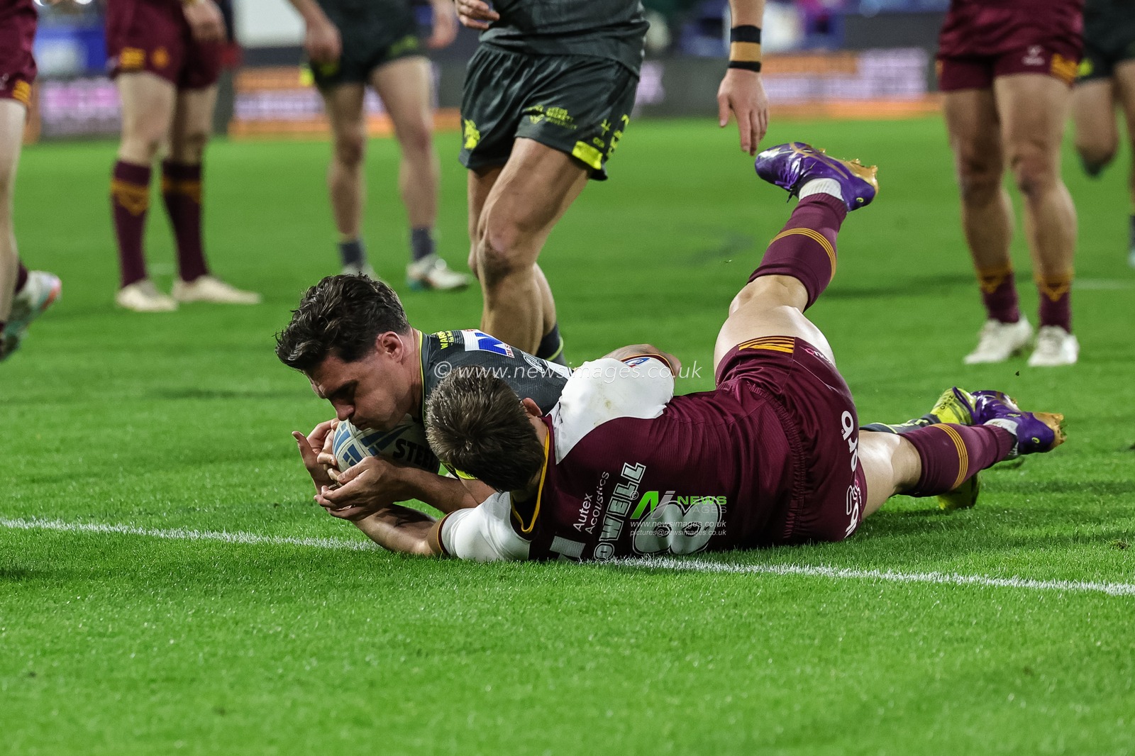 Brodie Croft of Leeds Rhinos goes over for a try during the Betfred Super League round 8 match Huddersfield Giants vs Leeds Rhinos at Accu Stadium, Huddersfield, United Kingdom on 17 April 2026

(Photo by Mark Cosgrove/News Images)