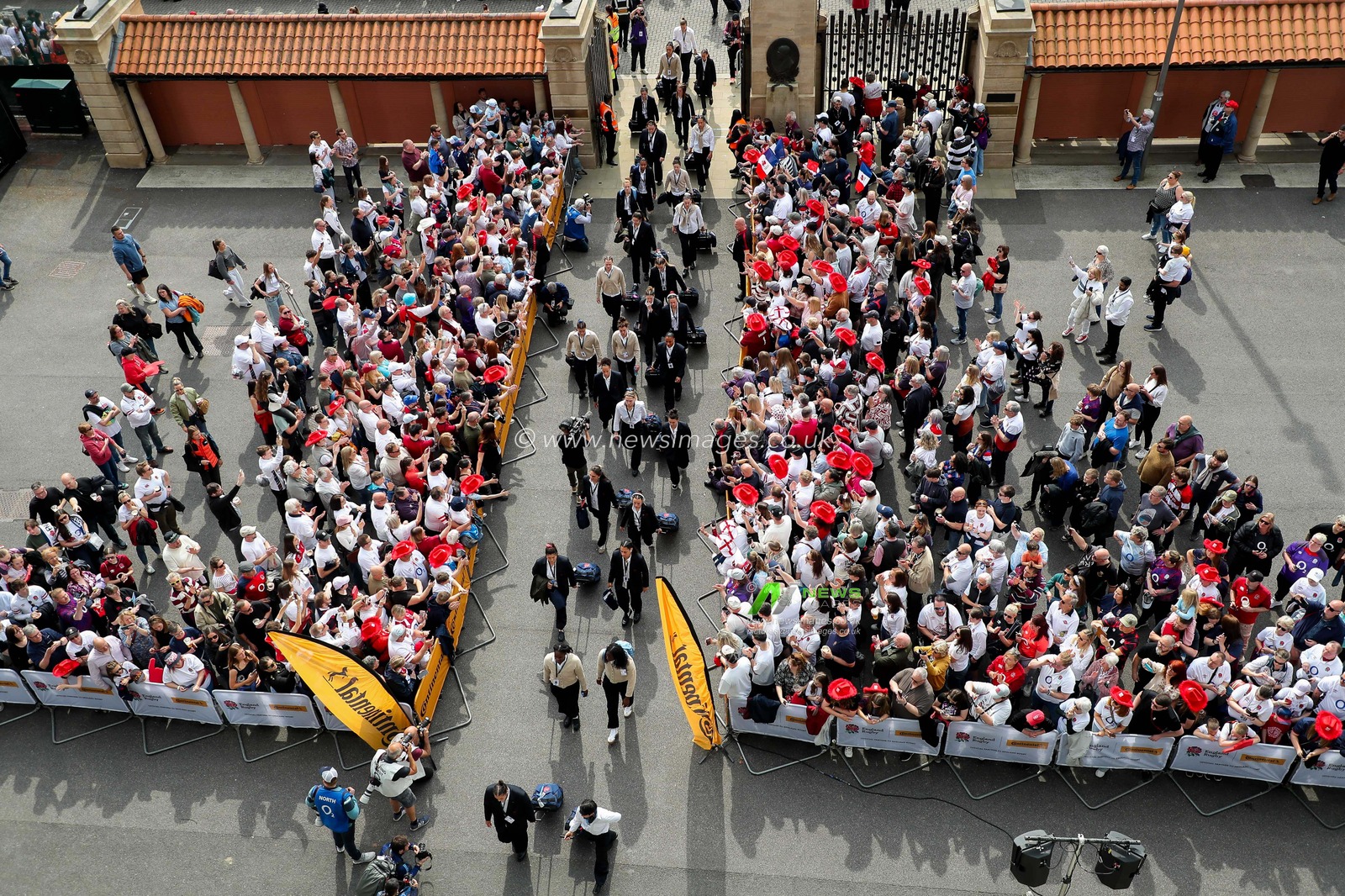 France Women arrive at Allianz Stadium prior to the 2025 Guinness Womenâ€™s Six Nations match England vs France at Allianz Stadium, Twickenham, United Kingdom, 26th April 2025

(Photo by Izzy Poles/News Images)