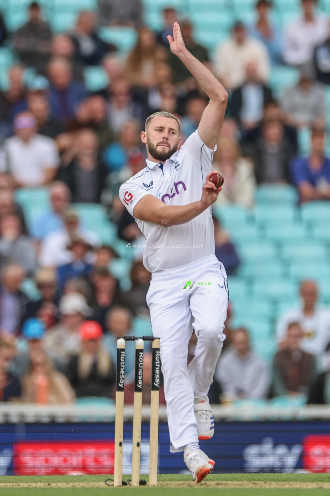 Gus Atkinson of England delivers the ball during the 3rd Rothesay Test Match Day Four England v Sri Lanka at The Kia Oval, London, United Kingdom, 9th September 2024

(Photo by Mark Cosgrove/News Images)