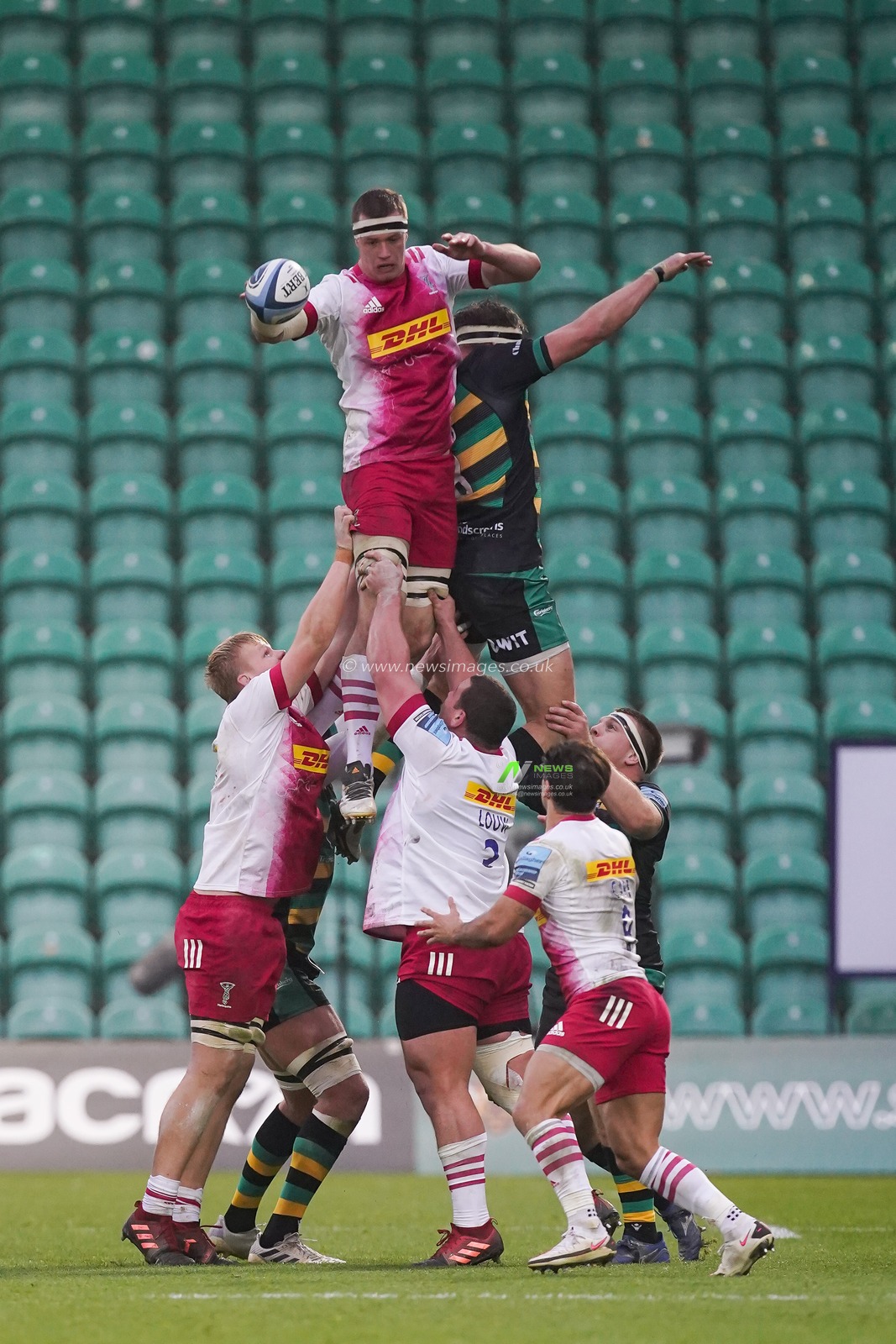 Glen Young #4 of Harlequins wins the lineout