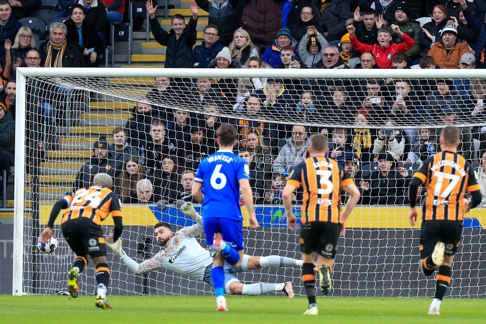 Matt Ingram #1 of Hull City saves the penalty from Callum Robinson #47 of Cardiff in the first half of the Sky Bet Championship match Hull City vs Cardiff City at MKM Stadium, Hull, United Kingdom, 4th February 2023

(Photo by James Heaton/News Images)