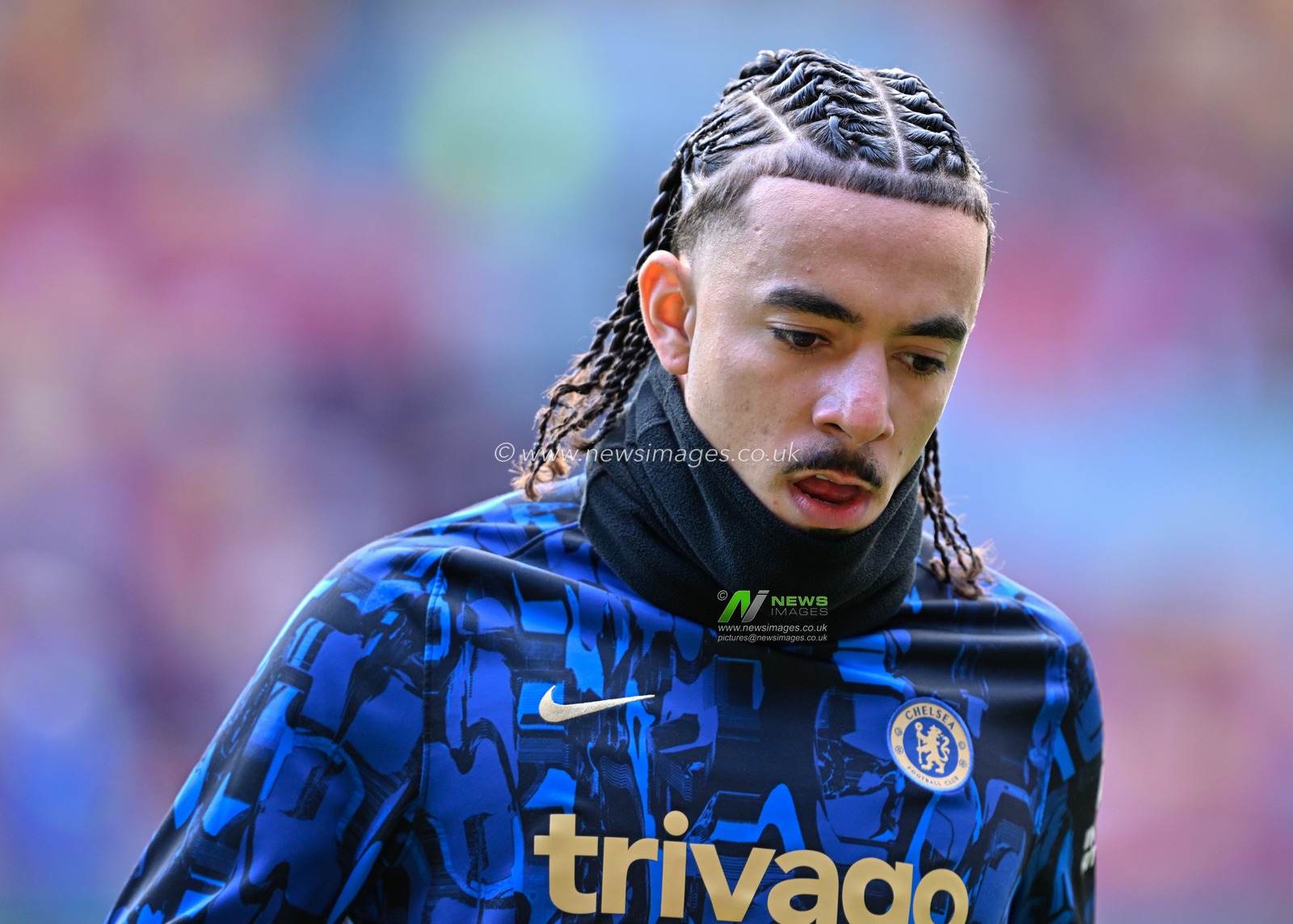 Malo Gusto of Chelsea warms up ahead of the match, during the Premier League match Brentford vs Chelsea at The Gtech Community Stadium, London, United Kingdom, 2nd March 2024

(Photo by Cody Froggatt/News Images)