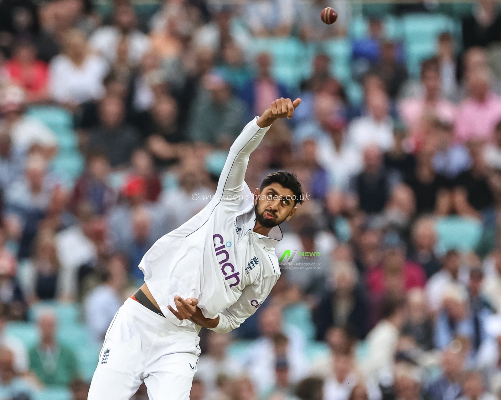Shoaib Bashir of England delivers the ball during the 3rd Rothesay Test Match Day Two England v Sri Lanka at The Kia Oval, London, United Kingdom, 7th September 2024

(Photo by Mark Cosgrove/News Images)