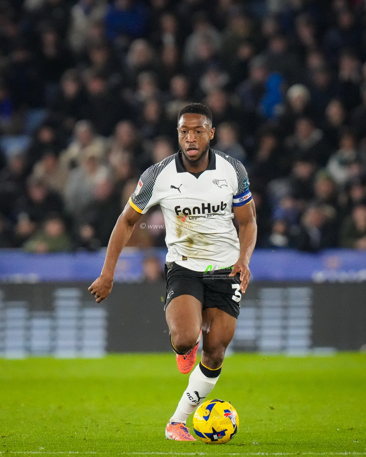 Ebou Adams of Derby County breaks with the ball during the Sky Bet Championship match Leicester City vs Derby County at King Power Stadium, Leicester, United Kingdom, 29th December 2025

(Photo by Maynard Manyowa/News Images)

*** GER AUT SUI OUT ***