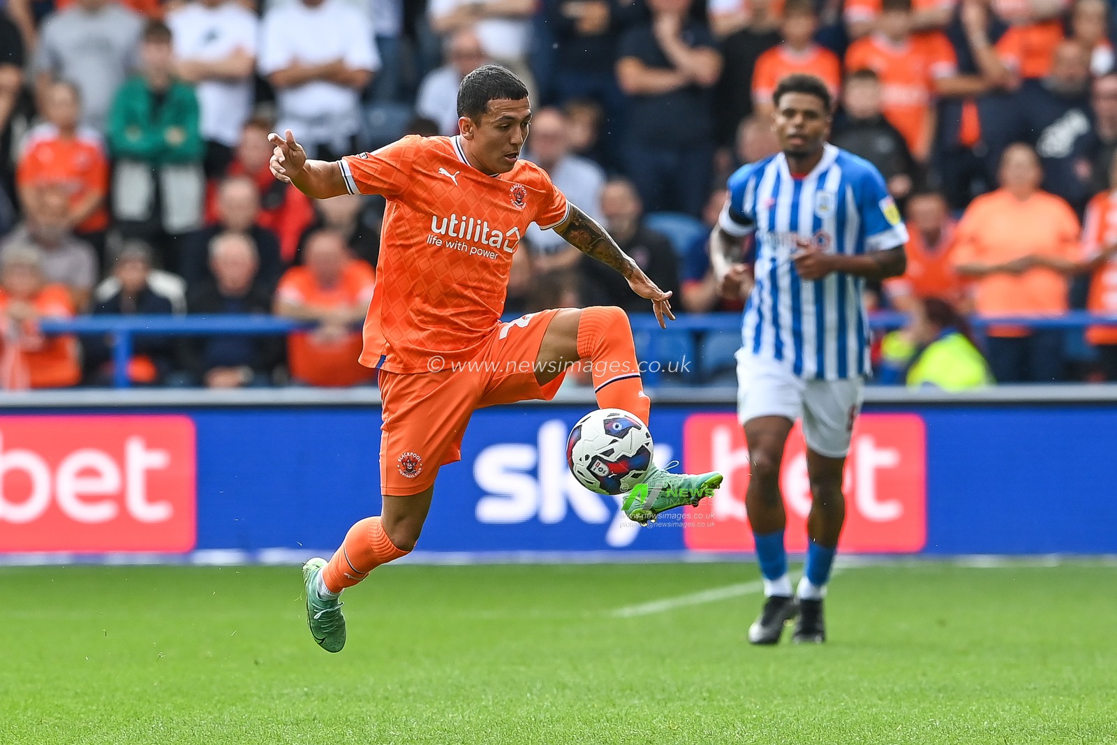 Ian Poveda #26 of Blackpool controls the ball during the Sky Bet Championship match Huddersfield Town vs Blackpool at John Smith's Stadium, Huddersfield, United Kingdom, 4th September 2022

(Photo by Craig Thomas/News Images)