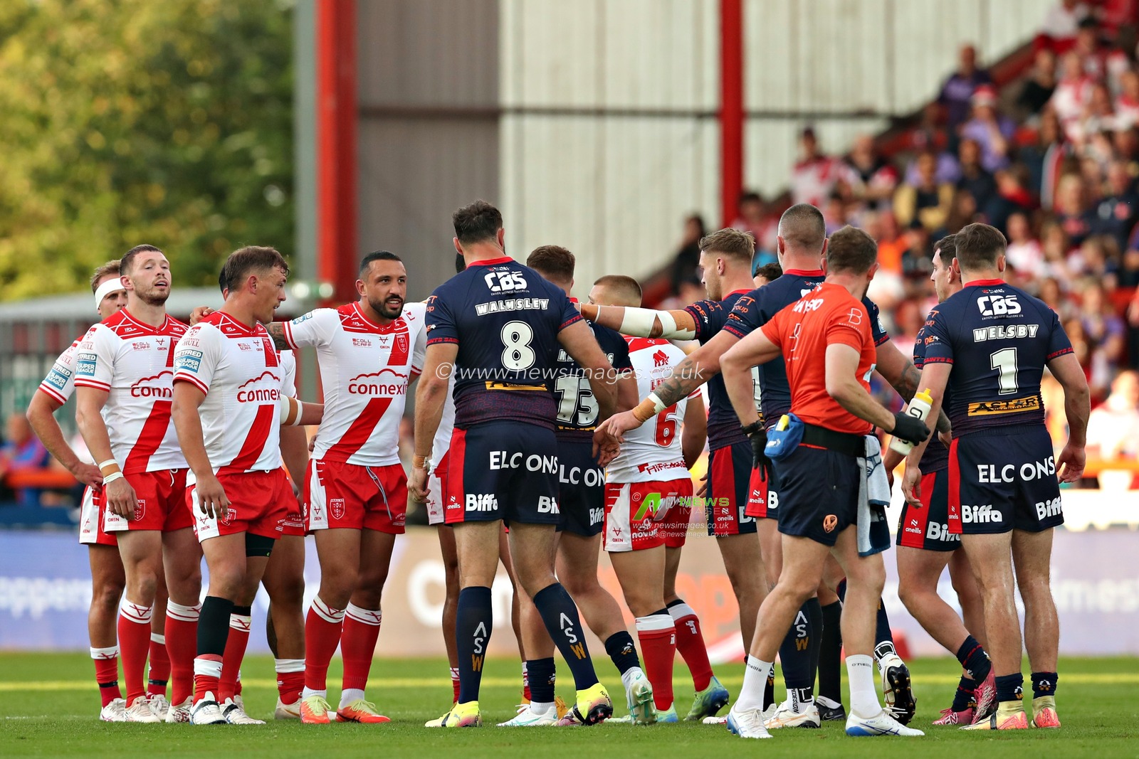Both teams prepare for a scrum before the Betfred Super League Round 13 match Hull KR vs St Helens at Sewell Group Craven Park, Kingston upon Hull, United Kingdom, 30th May 2025(Photo by Sam Eaden/News Images)