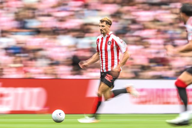 Thomas Meunier of Sunderland breaks with the ball during the Premier League match Sunderland vs Fulham at Stadium Of Light, Sunderland, United Kingdom on 30 August 2026

(Photo by Alfie Cosgrove/News Images)