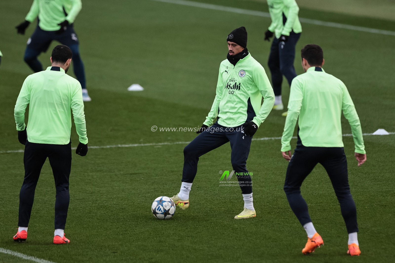 Tijjani Reijnders of Manchester City during the UEFA Champions League training session Matchday 5 of 8 Manchester City vs Bayer 04 Leverkusen at Etihad Campus, Manchester, United Kingdom, 24th November 2025

(Photo by Mark Cosgrove/News Images)

*** GER AUT SUI OUT ***