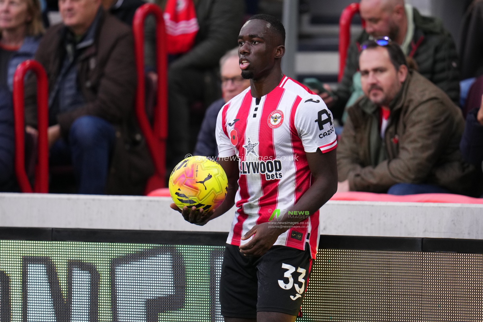 Michael Kayode of Brentford during the Premier League match Brentford vs Newcastle United at The Gtech Community Stadium, London, United Kingdom, 9th November 2025

(Photo by Harvey Murphy/News Images)

*** GER AUT SUI OUT ***