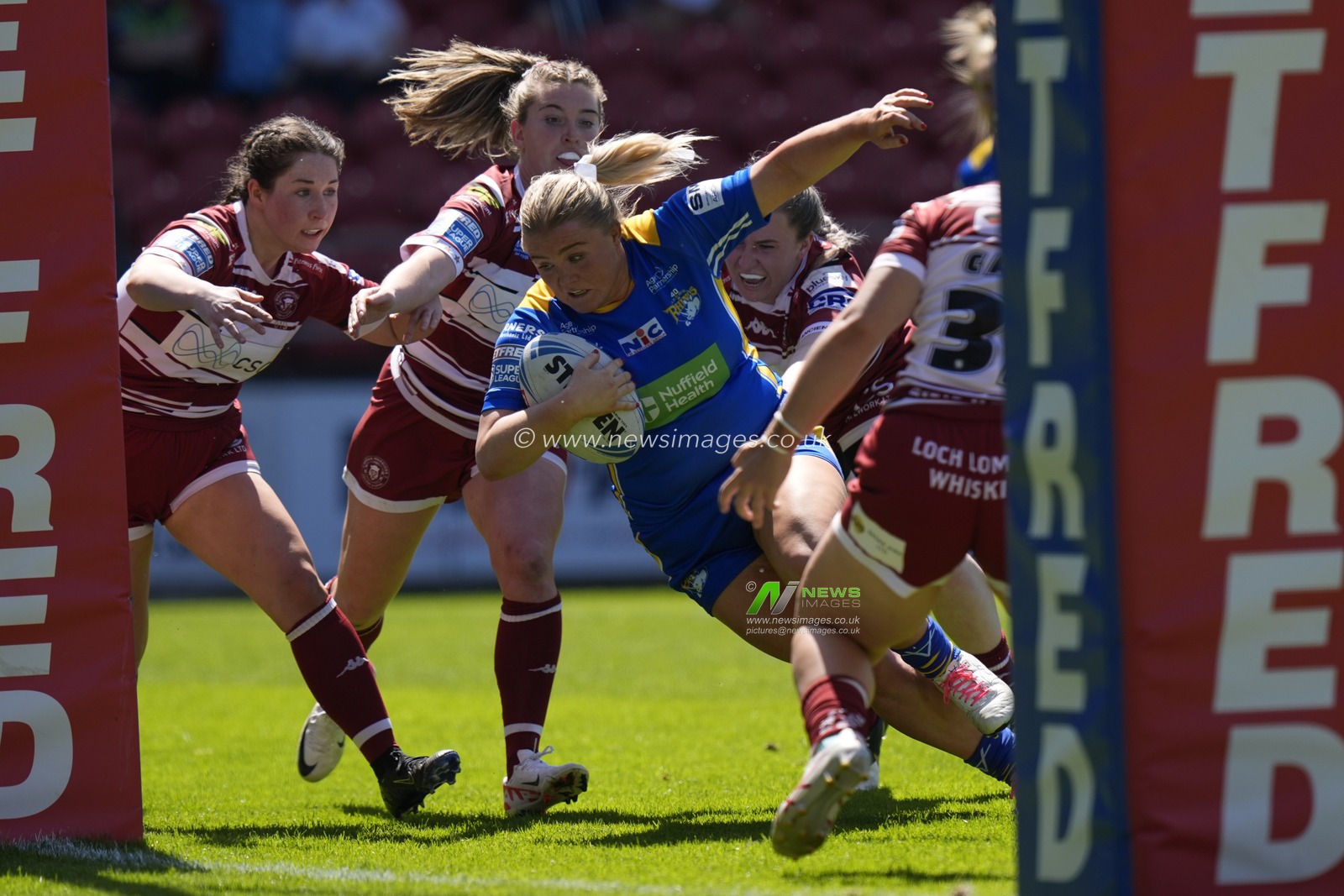 Zoe Hornby of Leeds Rhinos drives for the try line during the Betfred Women's Challenge Cup Semi-Final match Leeds Rhinos vs Wigan Warriors at Totally Wicked Stadium, St Helens, United Kingdom, 19th May 2024

(Photo by Steve Flynn/News Images)