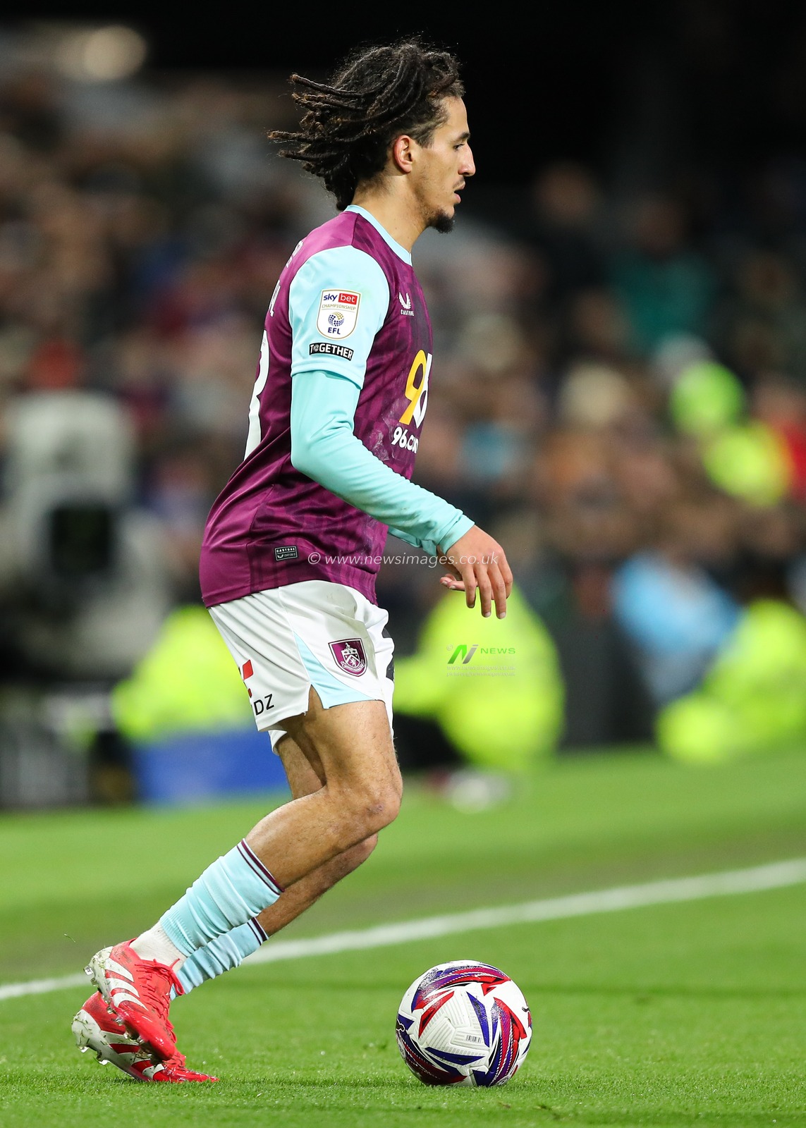 Hannibal Mejbri of Burnley with ball at his feet during the Sky Bet Championship match Burnley vs Sheffield Wednesday at Turf Moor, Burnley, United Kingdom, 21st February 2025

(Photo by Jorge Horsted/News Images)