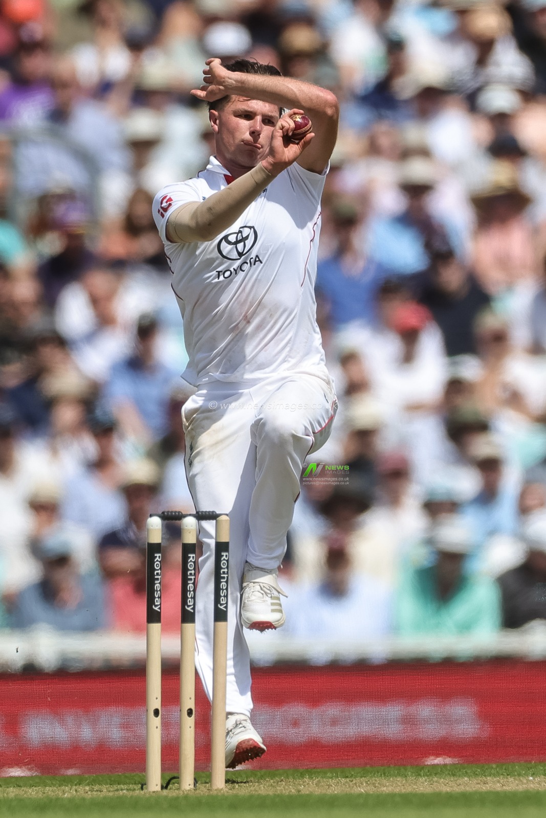 Sonny Baker of England delivers the ball during the 2nd Rothesay Test Match Day 2 match England vs New Zealand at The Kia Oval, London, United Kingdom on 18 June 2026

(Photo by Mark Cosgrove/News Images)