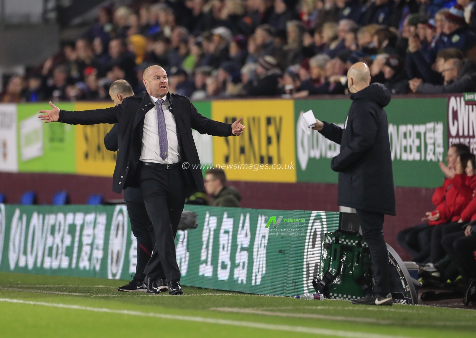 28th December 2019, Turf Moor, Burnley, England; Premier League, Burnley v Manchester United : Burnley manager Sean Dyche remonstrates with the fourth official

Credit: Conor Molloy/News Images