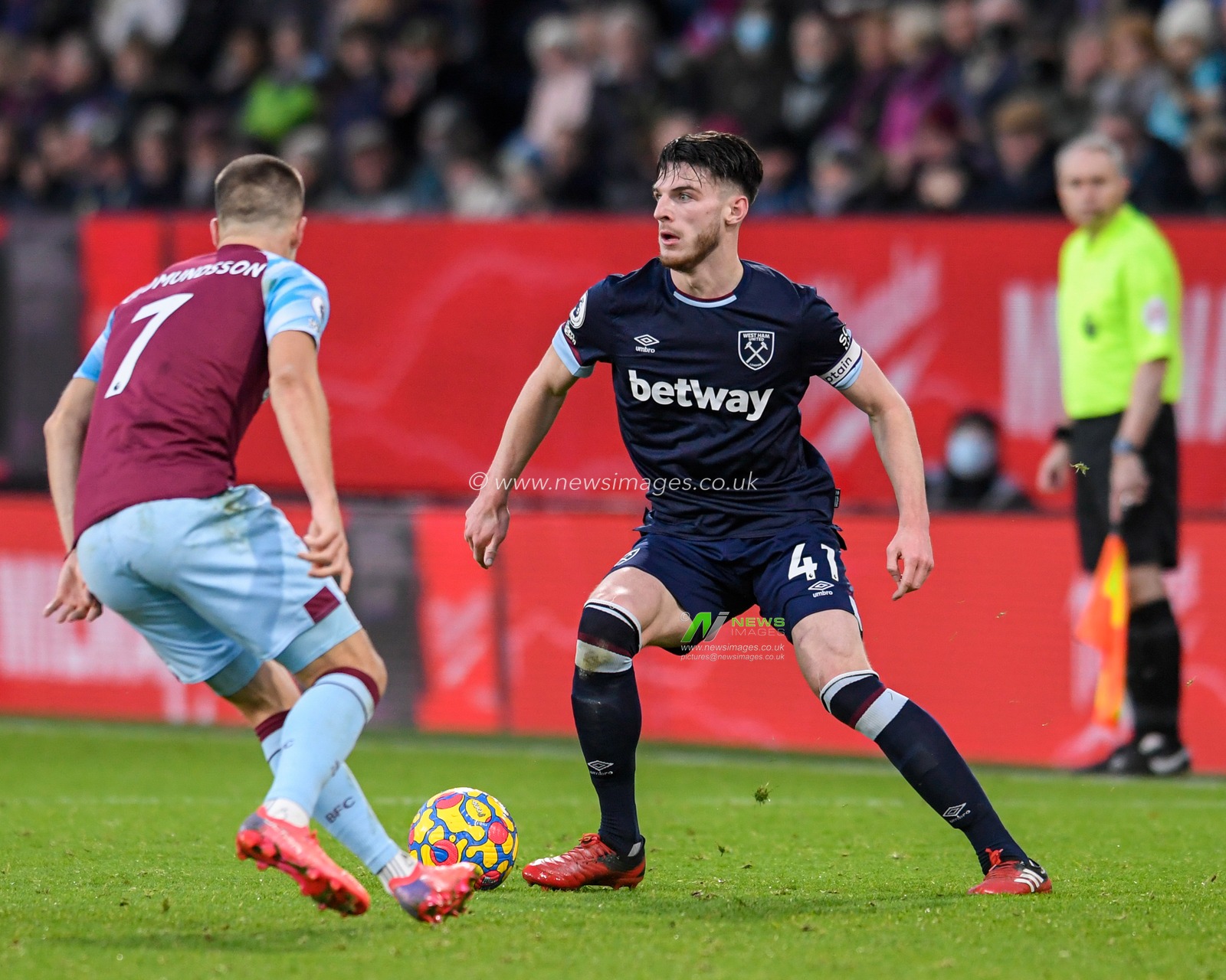 Declan Rice #41 of West Ham United looks for a way past Johann Guomundsson #7 of Burnley