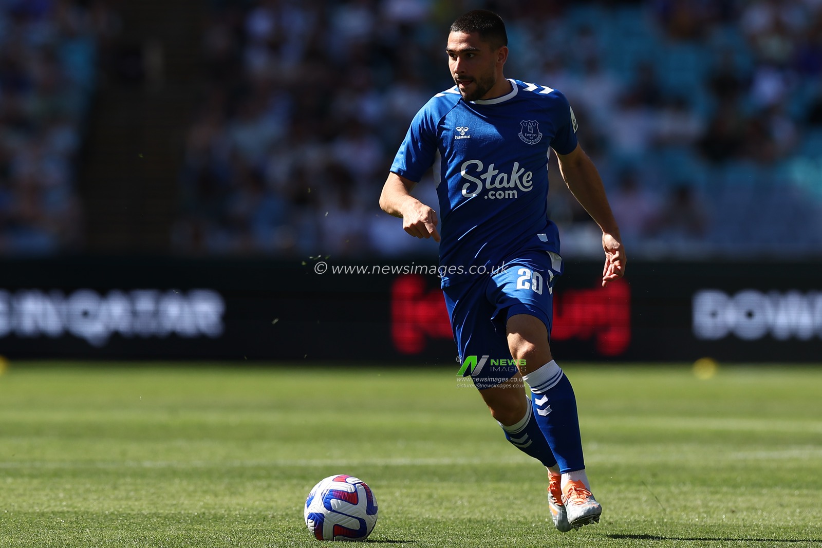 Neal Maupay of Everton dribbles during the Sydney Super Cup match Celtic vs Everton at Accor Stadium, Sydney, Australia, 20th November 2022

(Photo by Patrick Hoelscher/News Images)