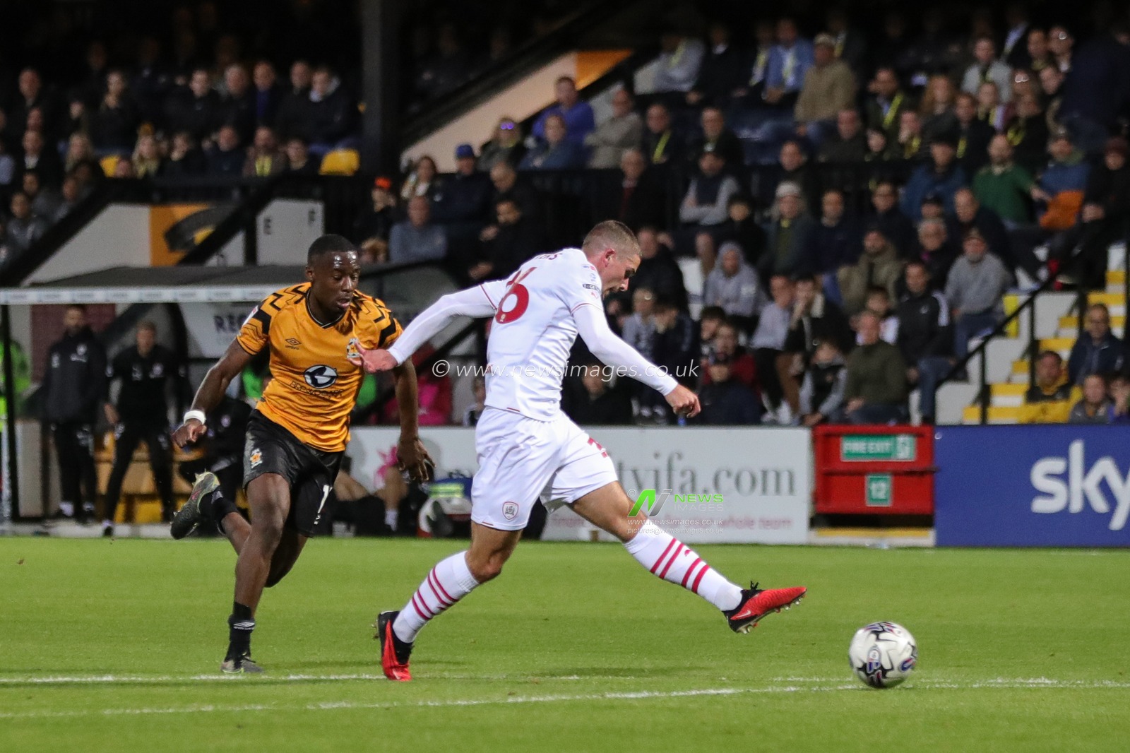 Max Watters #36 of Barnsley scores to make it 0-3 during the Sky Bet League 1 match Cambridge United vs Barnsley at Abbey Stadium, Cambridge, United Kingdom, 3rd October 2023

(Photo by Alfie Cosgrove/News Images)