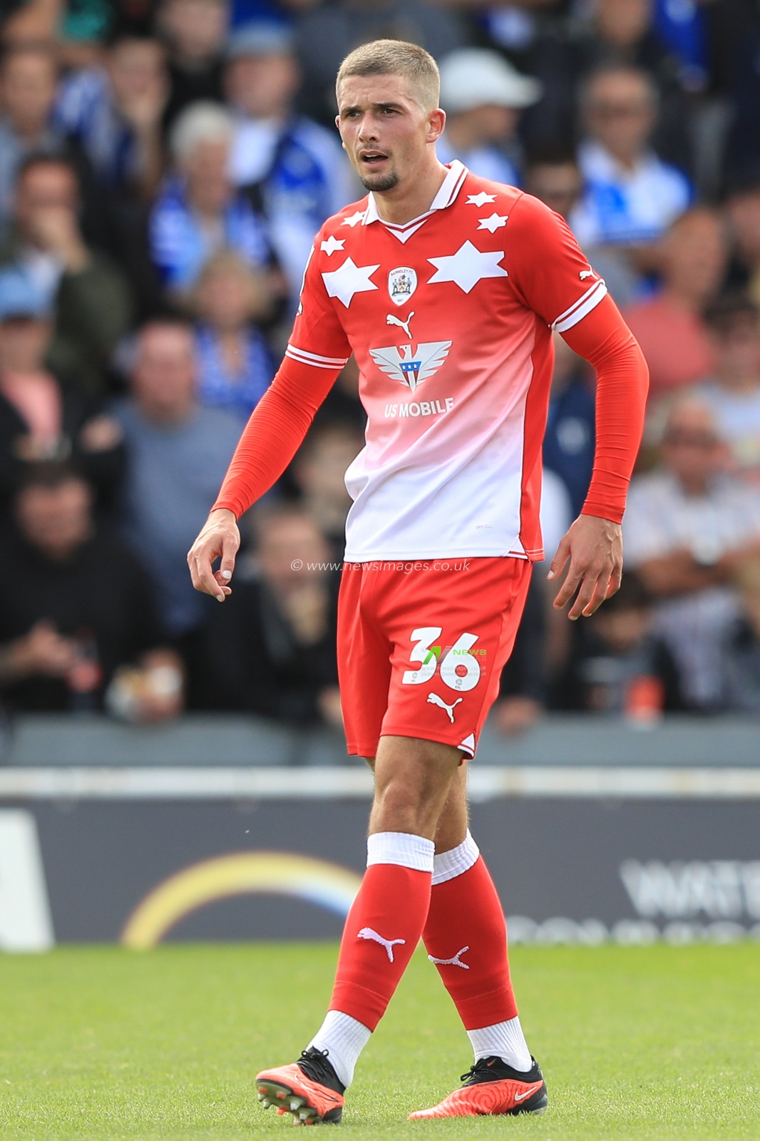 Max Watters #36 of Barnsley during the Sky Bet League 1 match Bristol Rovers vs Barnsley at Memorial Stadium, Bristol, United Kingdom, 12th August 2023

(Photo by Alfie Cosgrove/News Images)
