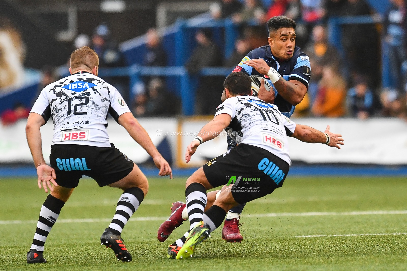 4th November , Cardiff Arms Park , Cardiff, Wales ; Guinness pro 14's Cardiff Blues v Zebre ; Rey Lee-Lo of Cardiff Blues is tackled by Francois Brummer of Zebre


Credit:  Craig Thomas/News Images