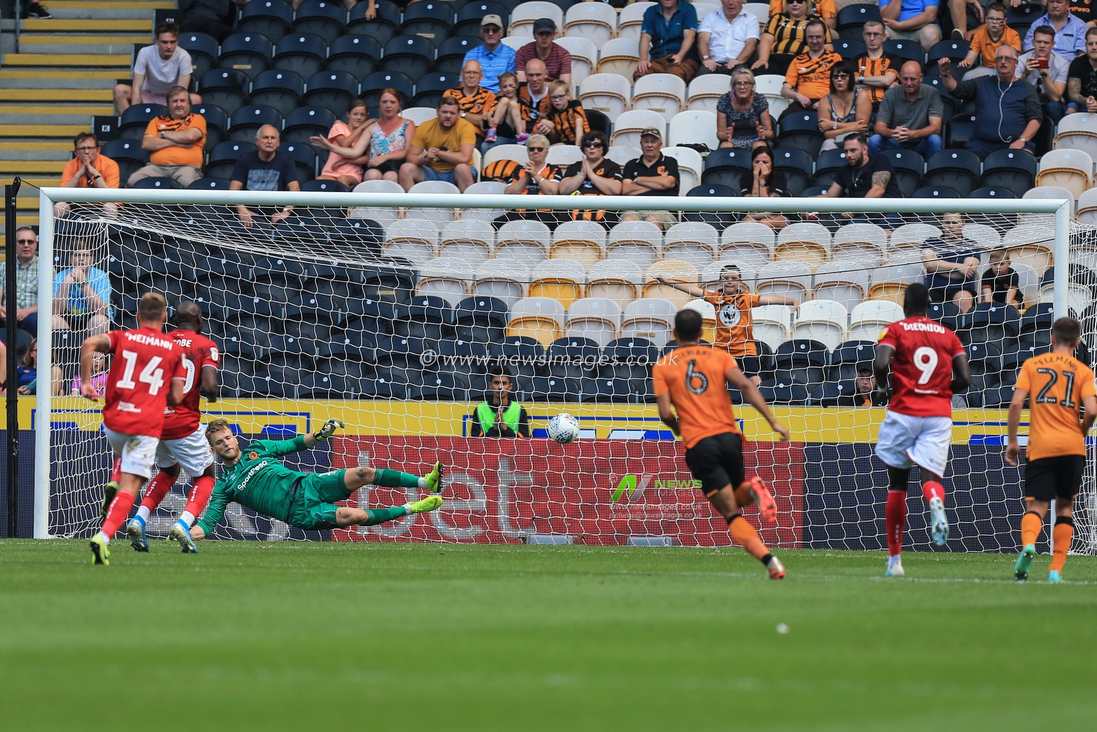 24th August 2019 , KCOM Stadium, Hull , England; Sky Bet Championship Football, Hull City vs Bristol City ;, Benik Afobe (40) of Bristol City scores from the penalty spot

Credit:   David Greaves/News Images

English Football League images are subject to DataCo Licence