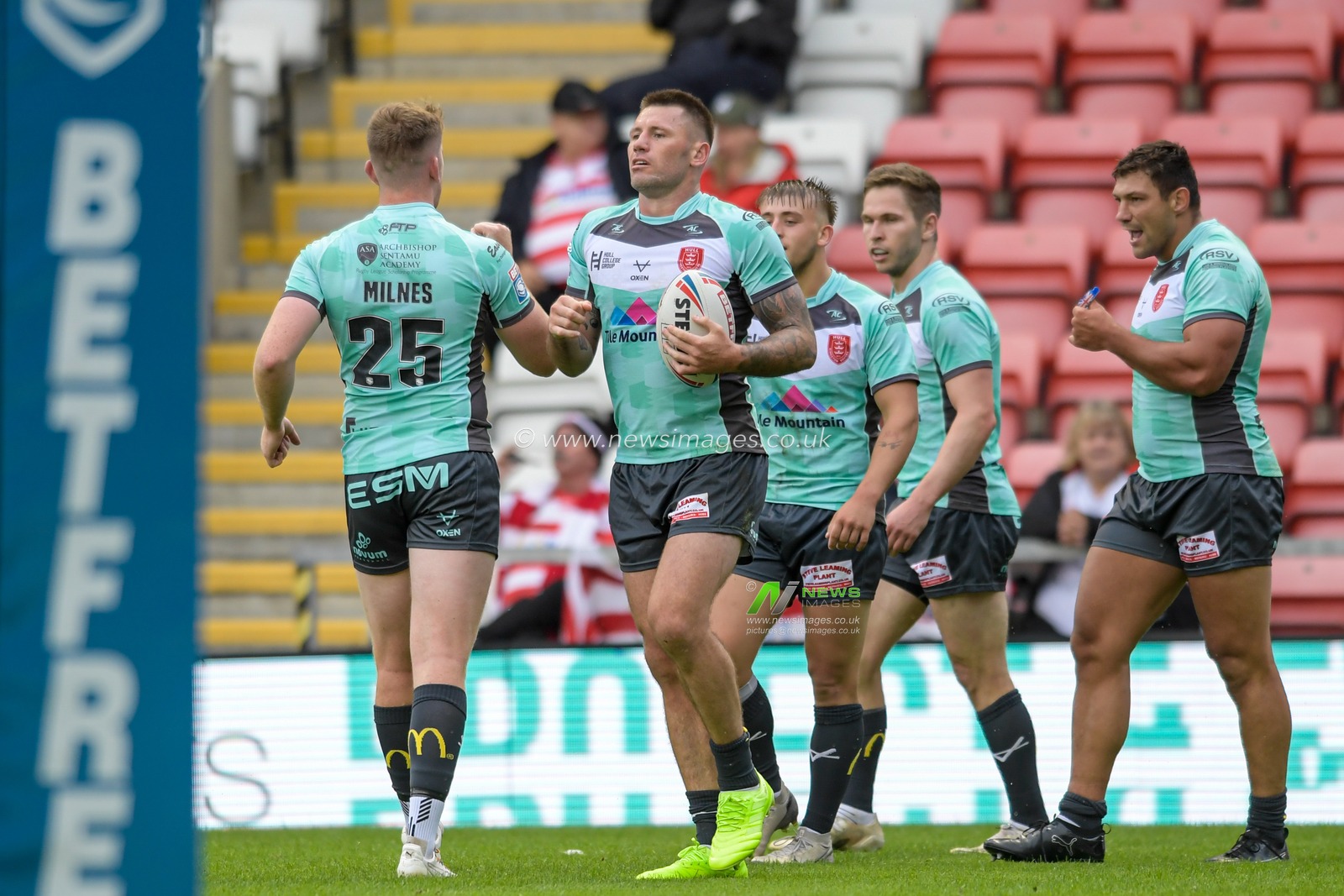 Shaun Kenny-Dowall (4) of Hull KR celebrates scoring a try with Rowan Milnes (25) of Hull KR to make it 4-12