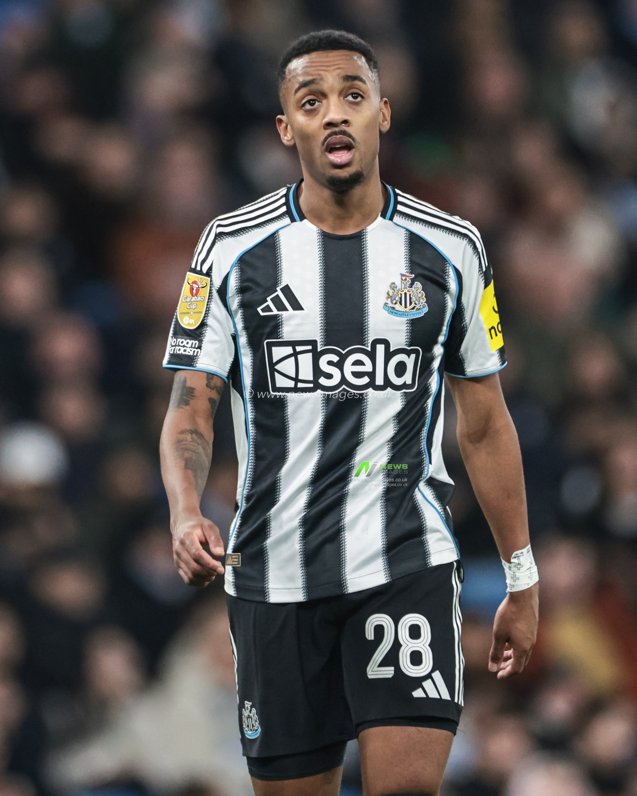 Joe Willock of Newcastle Untied during the Carabao Cup Semi-Final second leg match Manchester City vs Newcastle United at Etihad Stadium, Manchester, United Kingdom, 4th February 2026

(Photo by Mark Cosgrove/News Images)