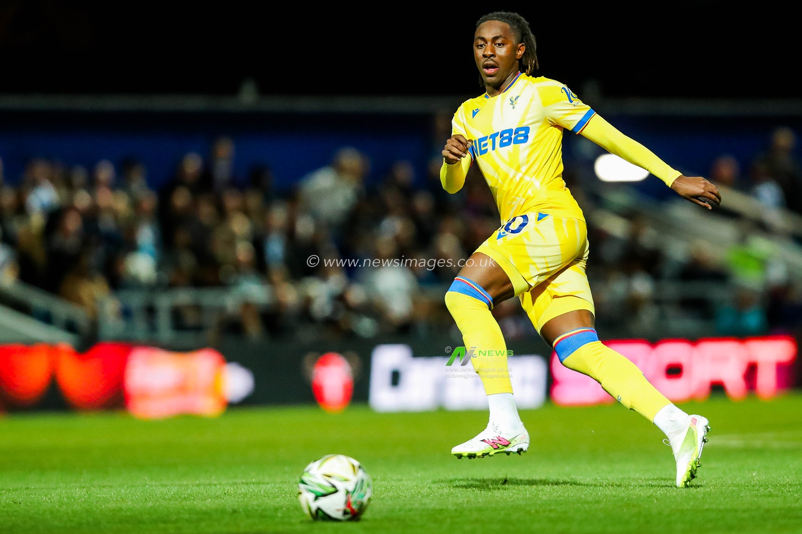 Eberechi Eze of Crystal Palace runs passes the ball during the Carabao Cup match Queens Park Rangers vs Crystal Palace at Kiyan Prince Foundation Stadium, London, United Kingdom, 17th September 2024

(Photo by Izzy Poles/News Images)