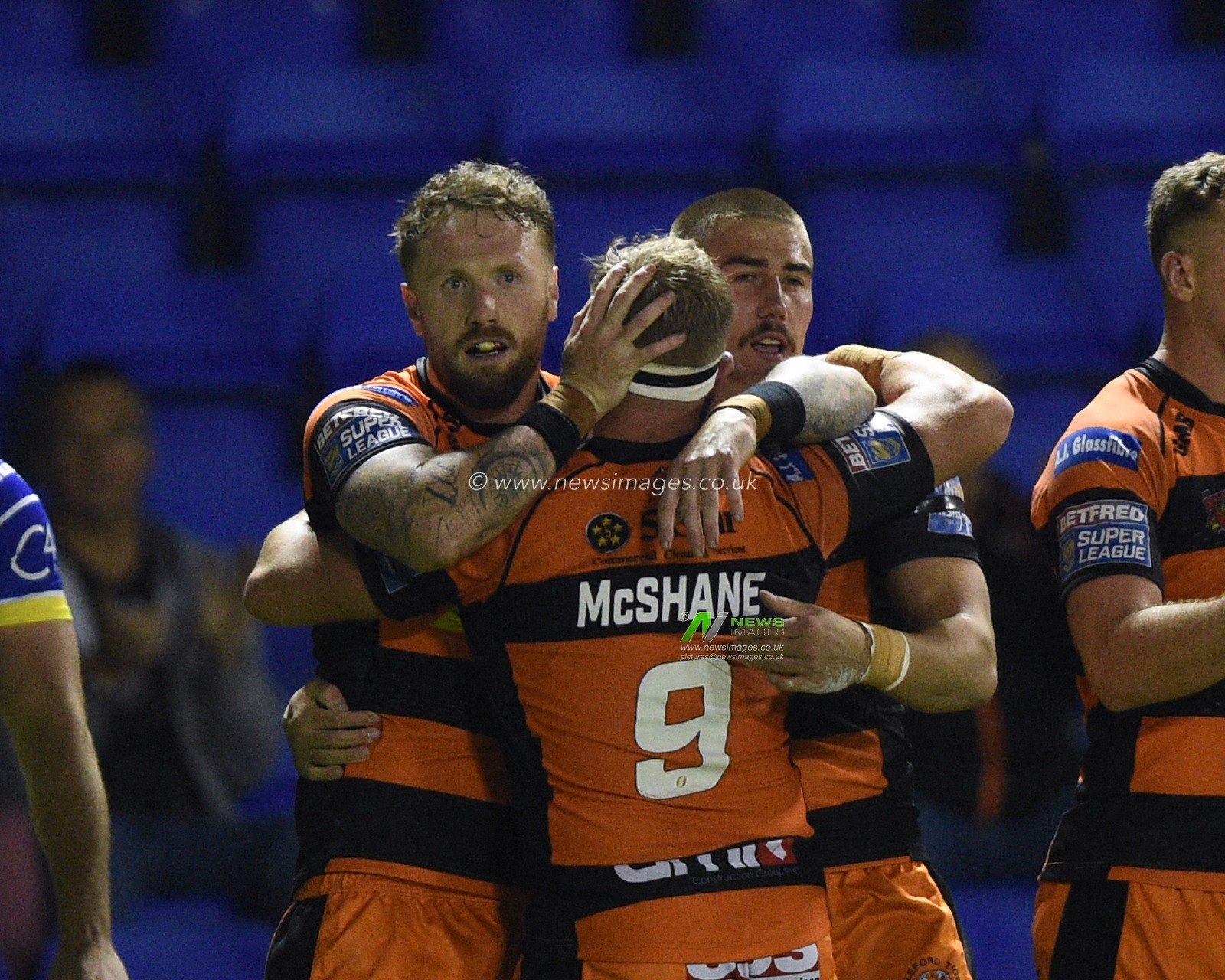 19th September 2019 , Halliwell Jones Stadium, Warrington, England;  Betfred Super League, Round Eliminator 1, Warrington Wolves vs Castleford Tigers ; Jordan Ranking (32) of Castleford Tigers celebrates his try with team mates 


 

Credit: Richard Long/News Images
