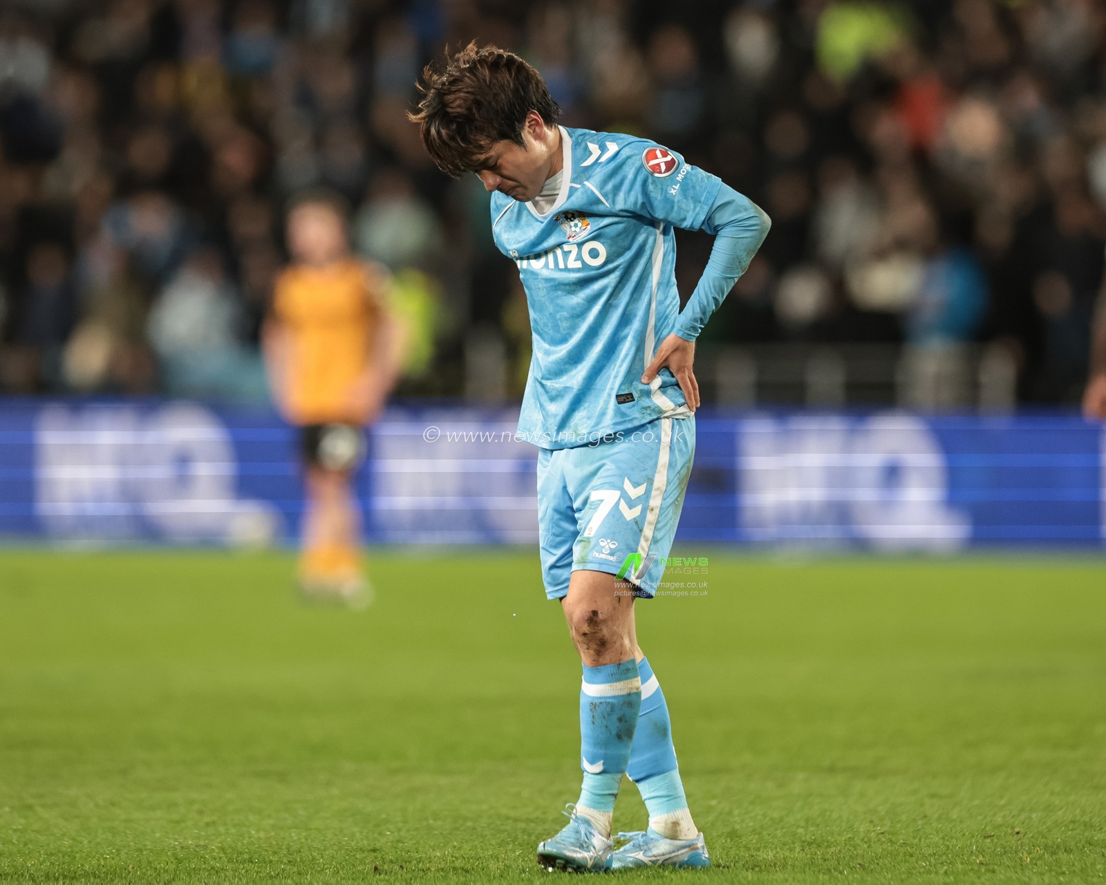 Tatsuhiro Sakamoto of Coventry City takes a knock during the Sky Bet Championship match Hull City vs Coventry City at MKM Stadium, Hull, United Kingdom on 06 April 2026

(Photo by Mark Cosgrove/News Images)