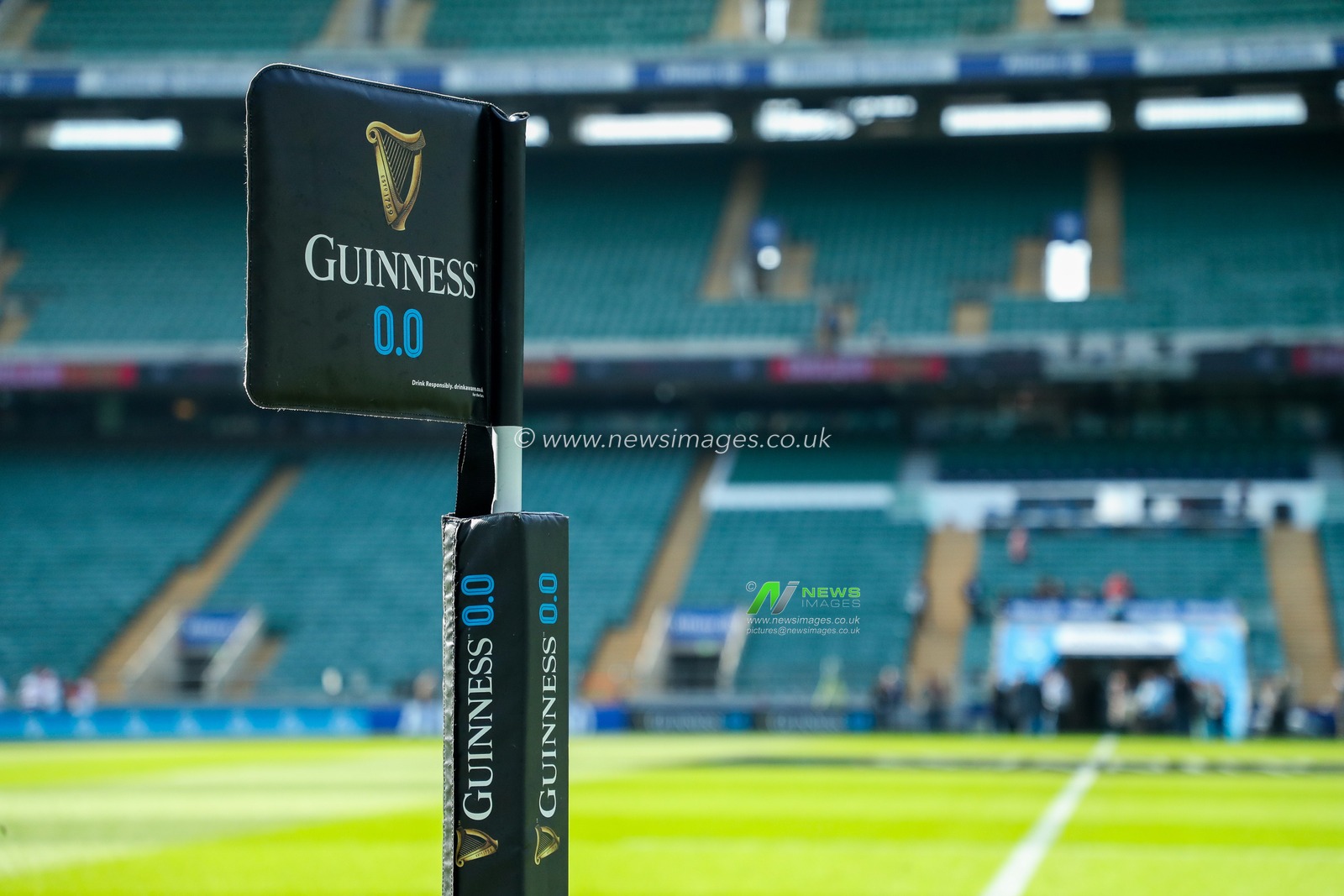 A detailed view of the corner flag in the Allianz Stadium prior to the 2025 Guinness 6 Nations match England vs Italy at Allianz Stadium, Twickenham, United Kingdom, 9th March 2025

(Photo by Izzy Poles/News Images)