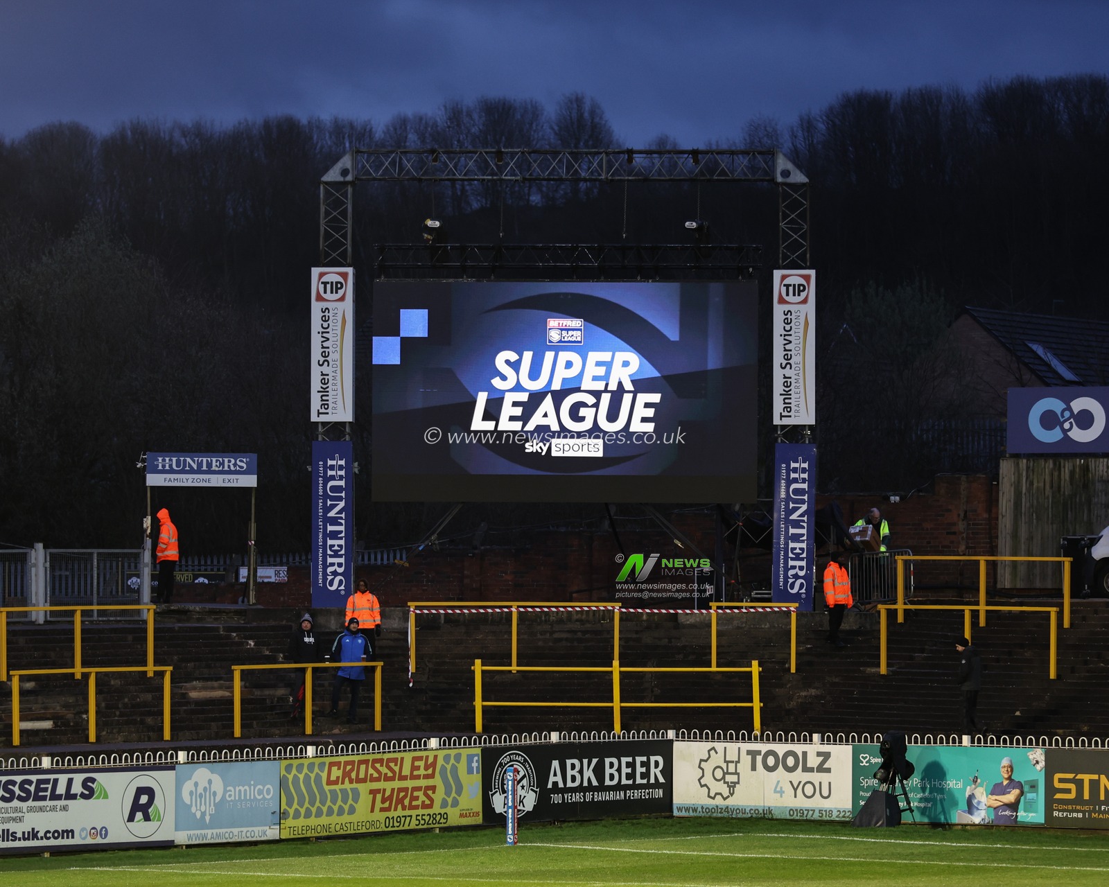 The large LCD Super League screen for Sky Sports during the Betfred Super League Round 6 match Castleford Tigers vs Leeds Rhinos at The Mend-A-Hose Jungle, Castleford, United Kingdom, 28th March 2024

(Photo by Mark Cosgrove/News Images)