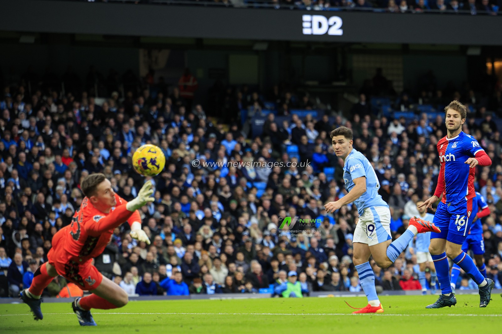 Julian Alvarez #19 of Manchester City sees his effort on goal saved by Dean Henderson #30 of Crystal Palace during the Premier League match Manchester City vs Crystal Palace at Etihad Stadium, Manchester, United Kingdom, 16th December 2023

(Photo by Conor Molloy/News Images)