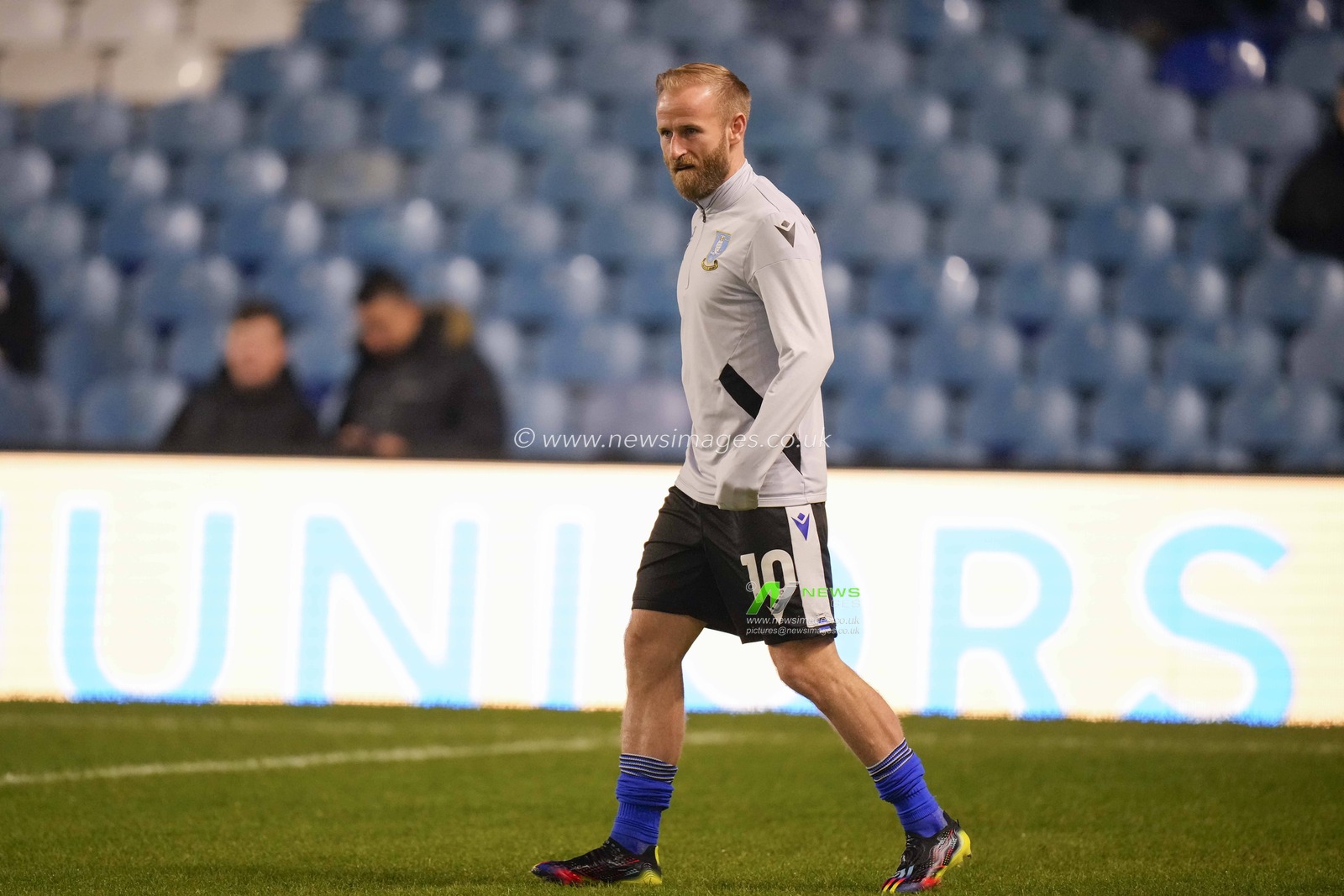 Barry Bannan #10 of Sheffield Wednesday warms up before the Sky Bet League 1 match Sheffield Wednesday vs Morecambe at Hillsborough, Sheffield, United Kingdom, 14th February 2023

(Photo by Steve Flynn/News Images)