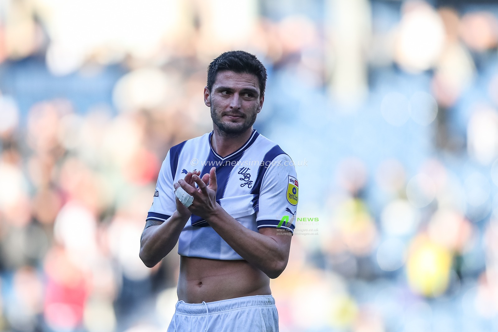 Okay YokuÅŸlu #35 of West Bromwich Albion applauds the home fans after the Sky Bet Championship match West Bromwich Albion vs Luton Town at The Hawthorns, West Bromwich, United Kingdom, 8th October 2022

(Photo by Gareth Evans/News Images)