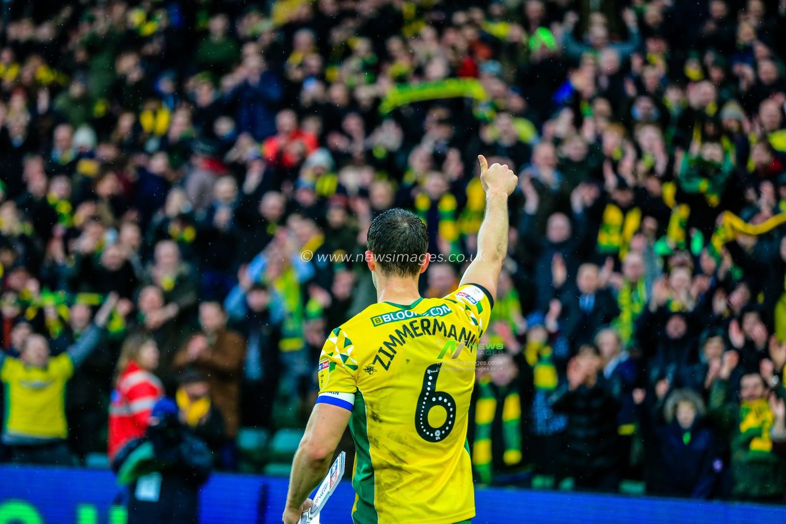 10th February 2019, Carrow Road, Norfolk, England; Sky Bet Championship, Norwich City vs Ipswich Town ;  Christoph Zimmermann (06) of Norwich City celebrates their victory


Credit: Georgie Kerr/News Images

English Football League images are subject to DataCo Licence