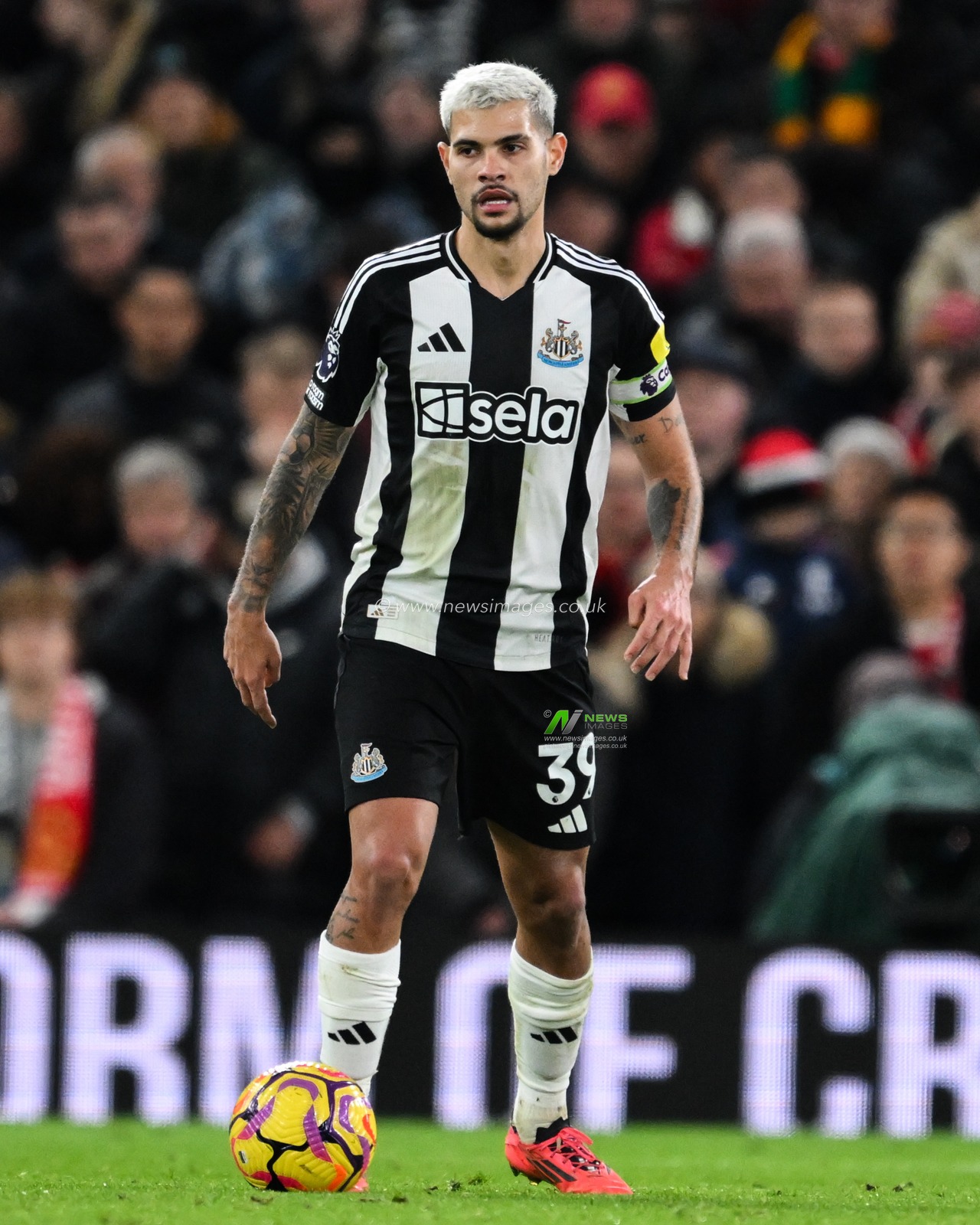 Bruno GuimarÃ£es of Newcastle United in action during the Premier League match Manchester United vs Newcastle United at Old Trafford, Manchester, United Kingdom, 30th December 2024

(Photo by Craig Thomas/News Images)