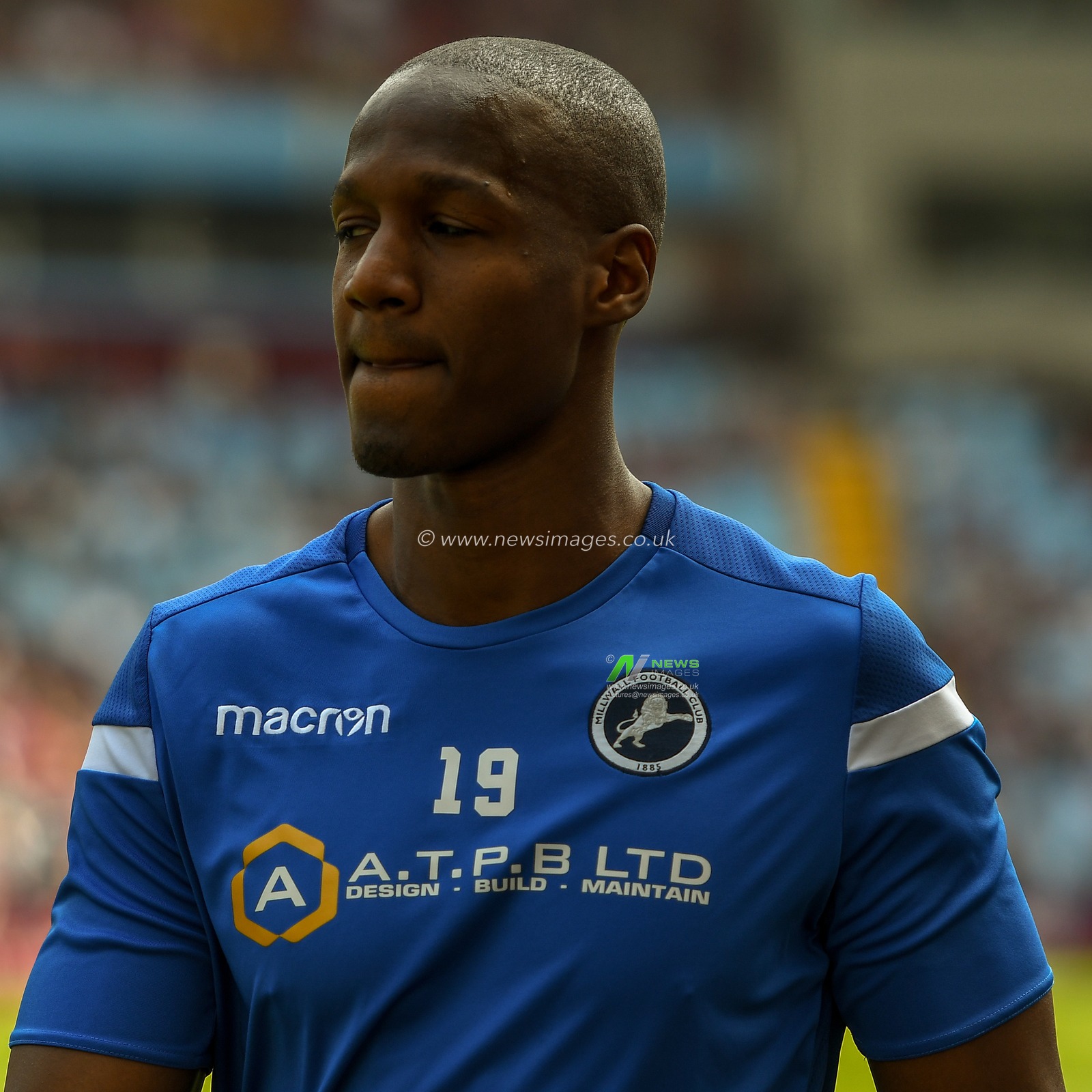 22nd April 2019 , Villa Park, Birmingham, England ; Sky Bet Championship, Aston Villa vs Millwall : Tom Elliott (19) of Millwall 

Credit: Gareth Dalley/News Images

English Football League images are subject to DataCo Licence