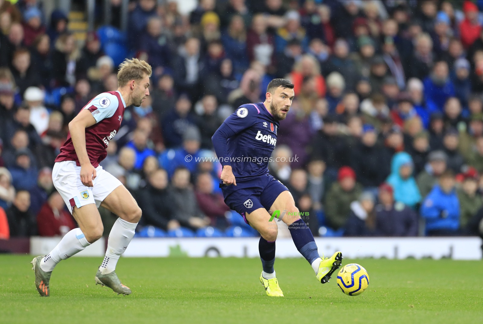 9th November 2019, Turf Moor, Burnley, England; Premier League, Burnley v West Ham United : Robert Snodgrass (11) of West Ham United passes the ball

Credit: Conor Molloy/News Images