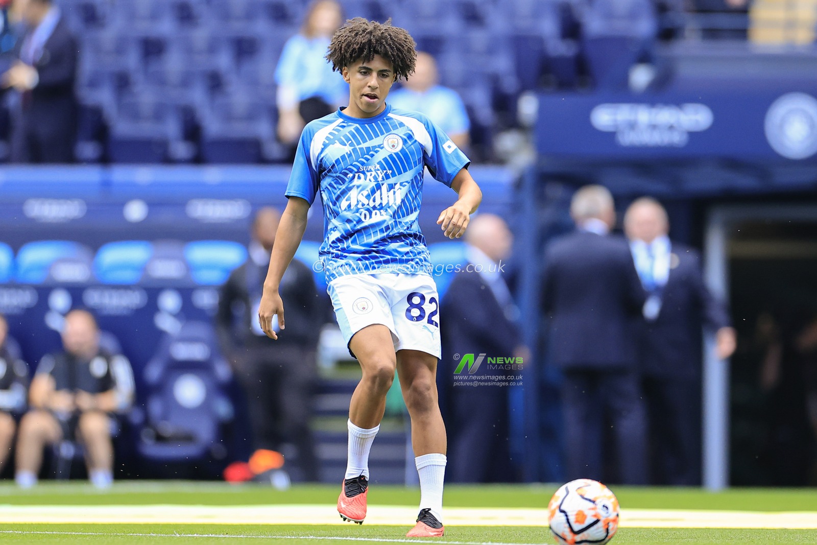 Rico Lewis #82 of Manchester City during the warm-up ahead of the Premier League match Manchester City vs Fulham at Etihad Stadium, Manchester, United Kingdom, 2nd September 2023

(Photo by Conor Molloy/News Images)