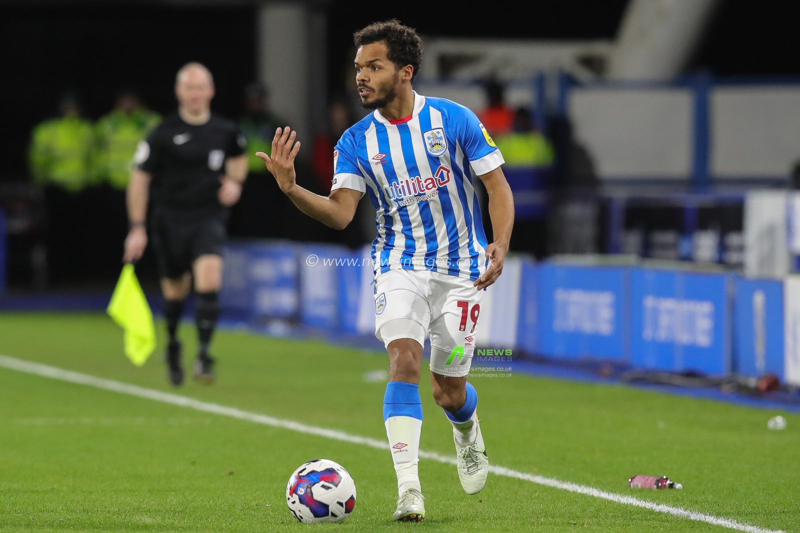 Duane Holmes #19 of Huddersfield Town on the ball during the Sky Bet Championship match Huddersfield Town vs Rotherham United at John Smith's Stadium, Huddersfield, United Kingdom, 29th December 2022

(Photo by James Heaton/News Images)