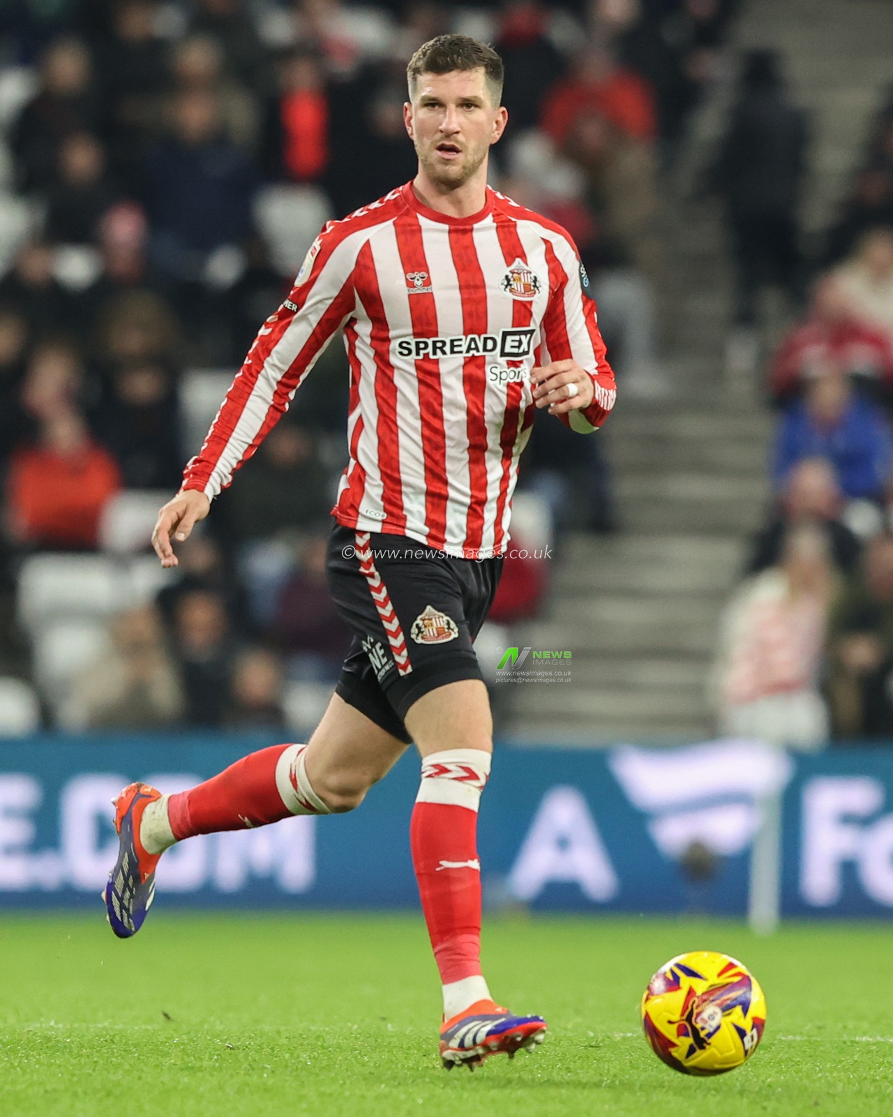 Chris Mepham of Sunderland during the Sky Bet Championship match Sunderland vs West Bromwich Albion at Stadium Of Light, Sunderland, United Kingdom, 26th November 2024

(Photo by Alfie Cosgrove/News Images)