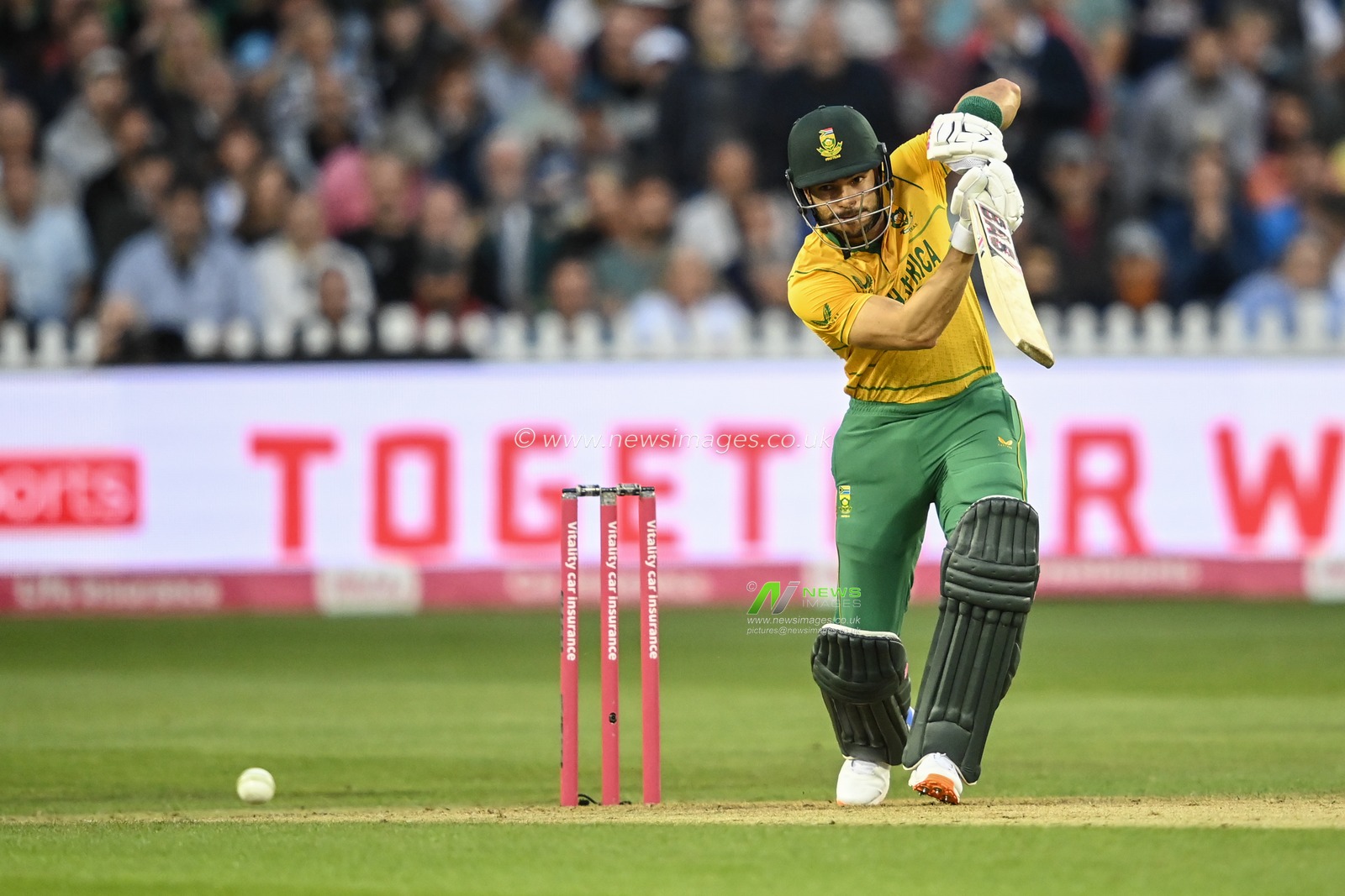 Reeza Hendricks of South Africa hits a four (4)