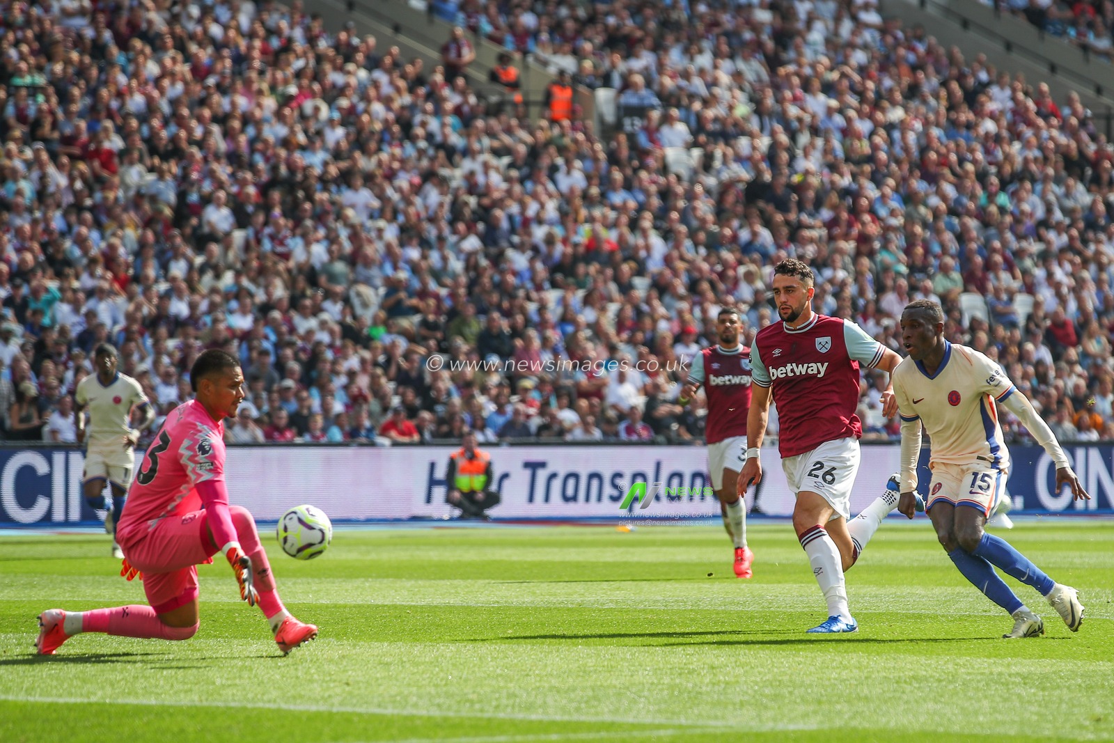 Nicolas Jackson of Chelsea scores a goal to make it 0-2 during the Premier League match West Ham United vs Chelsea at London Stadium, London, United Kingdom, 21st September 2024

(Photo by Gareth Evans/News Images)