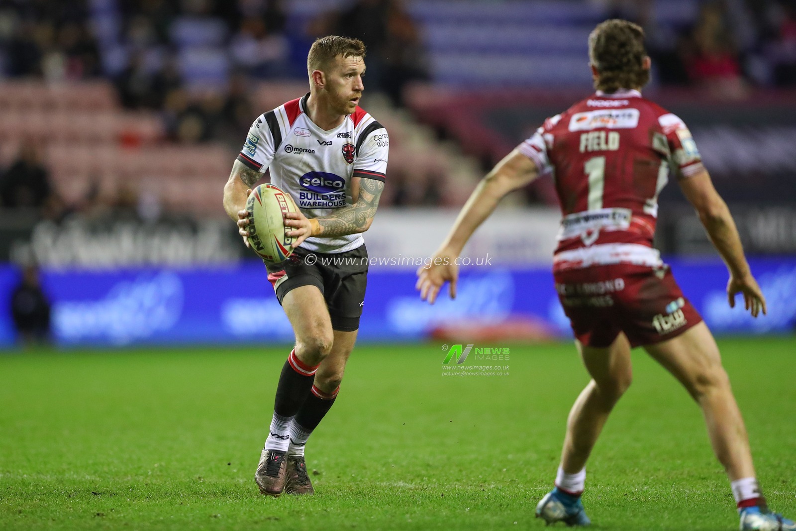 Marc Sneyd #7 of Salford Red Devils in action during the Betfred Super League match Wigan Warriors vs Salford Red Devils at DW Stadium, Wigan, United Kingdom, 24th March 2023

(Photo by Gareth Evans/News Images)