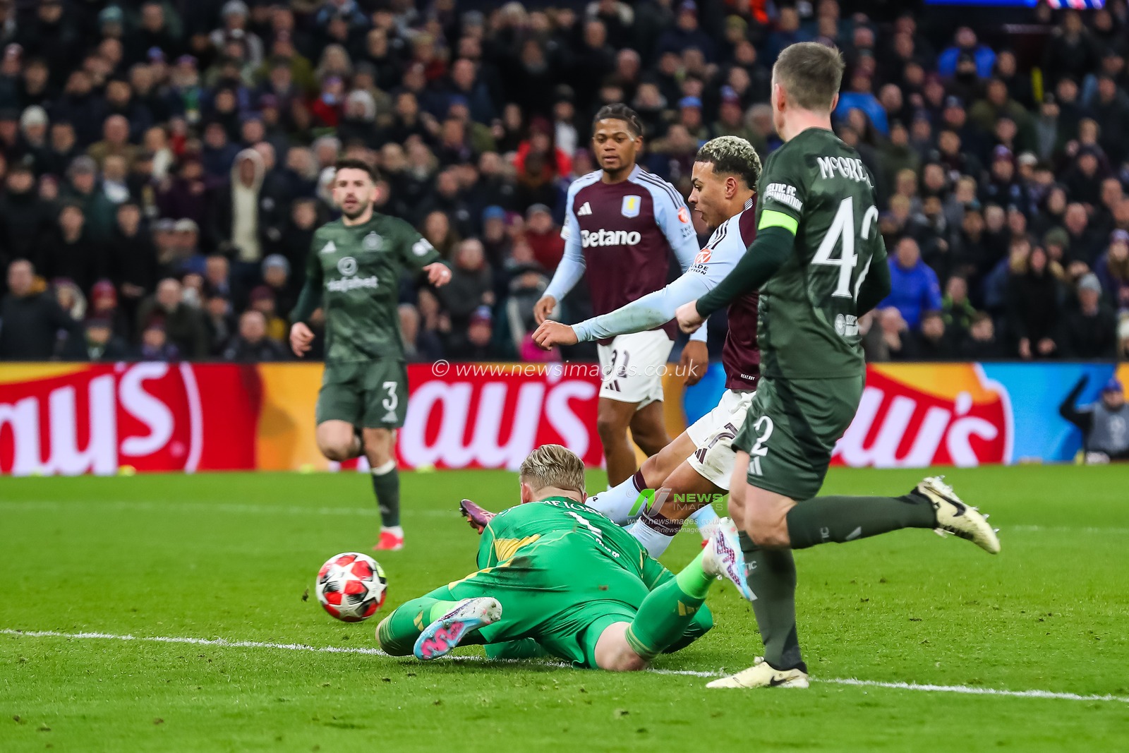 Morgan Rogers of Aston Villa scores to complete his hat-trick to make the score 4-2 during the UEFA Champions League Matchday 8 of 8 Aston Villa vs Celtic at Villa Park, Birmingham, United Kingdom, 29th January 2025

(Photo by Gareth Evans/News Images)
