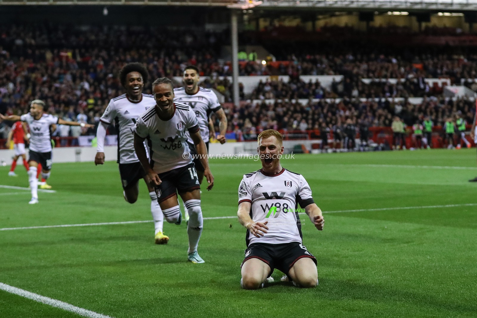 Harrison Reed #6 of Fulham celebrates his goal to make it 1-3 during the Premier League match Nottingham Forest vs Fulham at City Ground, Nottingham, United Kingdom, 16th September 2022

(Photo by Gareth Evans/News Images)