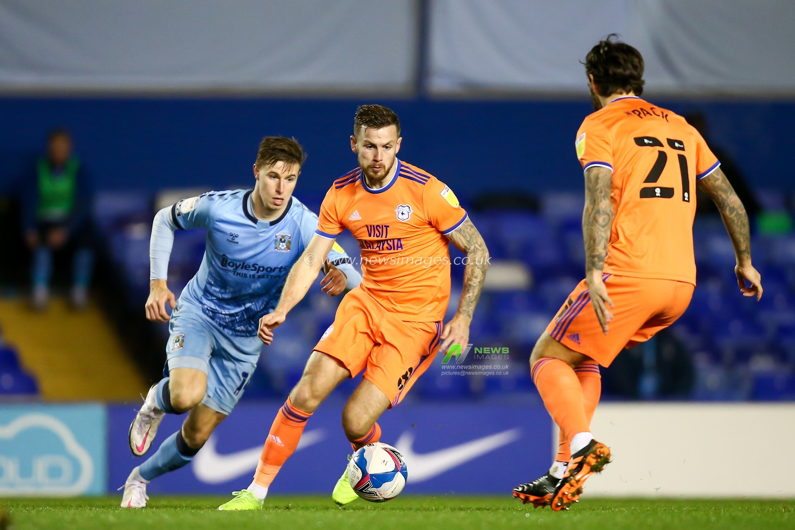 Joe Ralls #8 of Cardiff City dribbles the ball