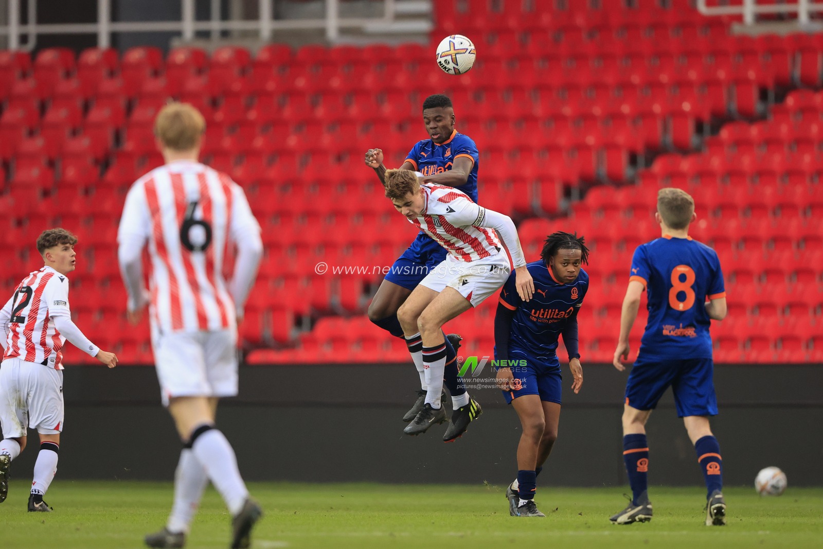 Ezra Amadi-Emina of Blackpool wins a header during the FA Youth Cup Third Round Proper match Stoke City U18 vs Blackpool U18 at Bet365 Stadium, Stoke-on-Trent, United Kingdom, 17th December 2022

(Photo by Conor Molloy/News Images)