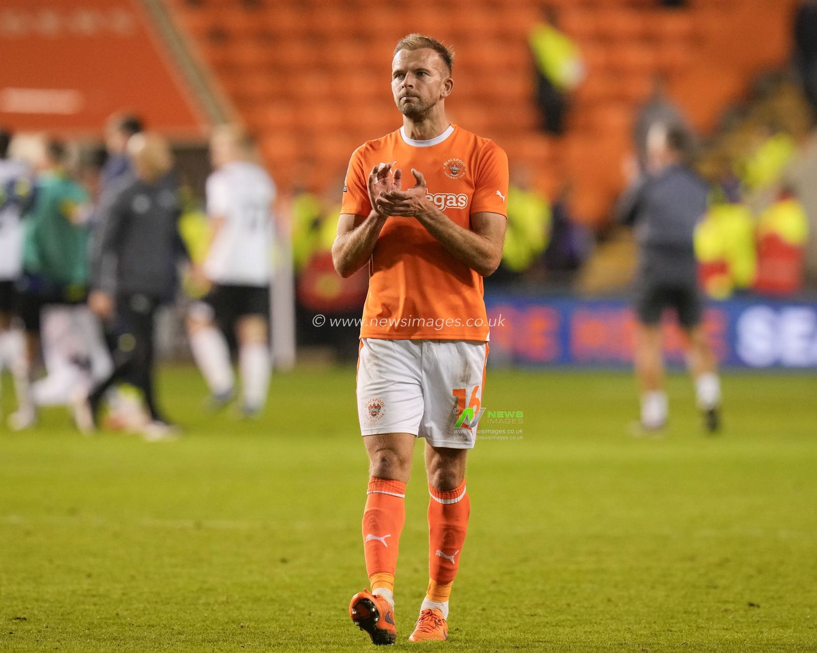 Jordan Rhodes #16 of Blackpool salutes the fans after the Sky Bet League 1 match Blackpool vs Derby County at Bloomfield Road, Blackpool, United Kingdom, 3rd October 2023

(Photo by Steve Flynn/News Images)